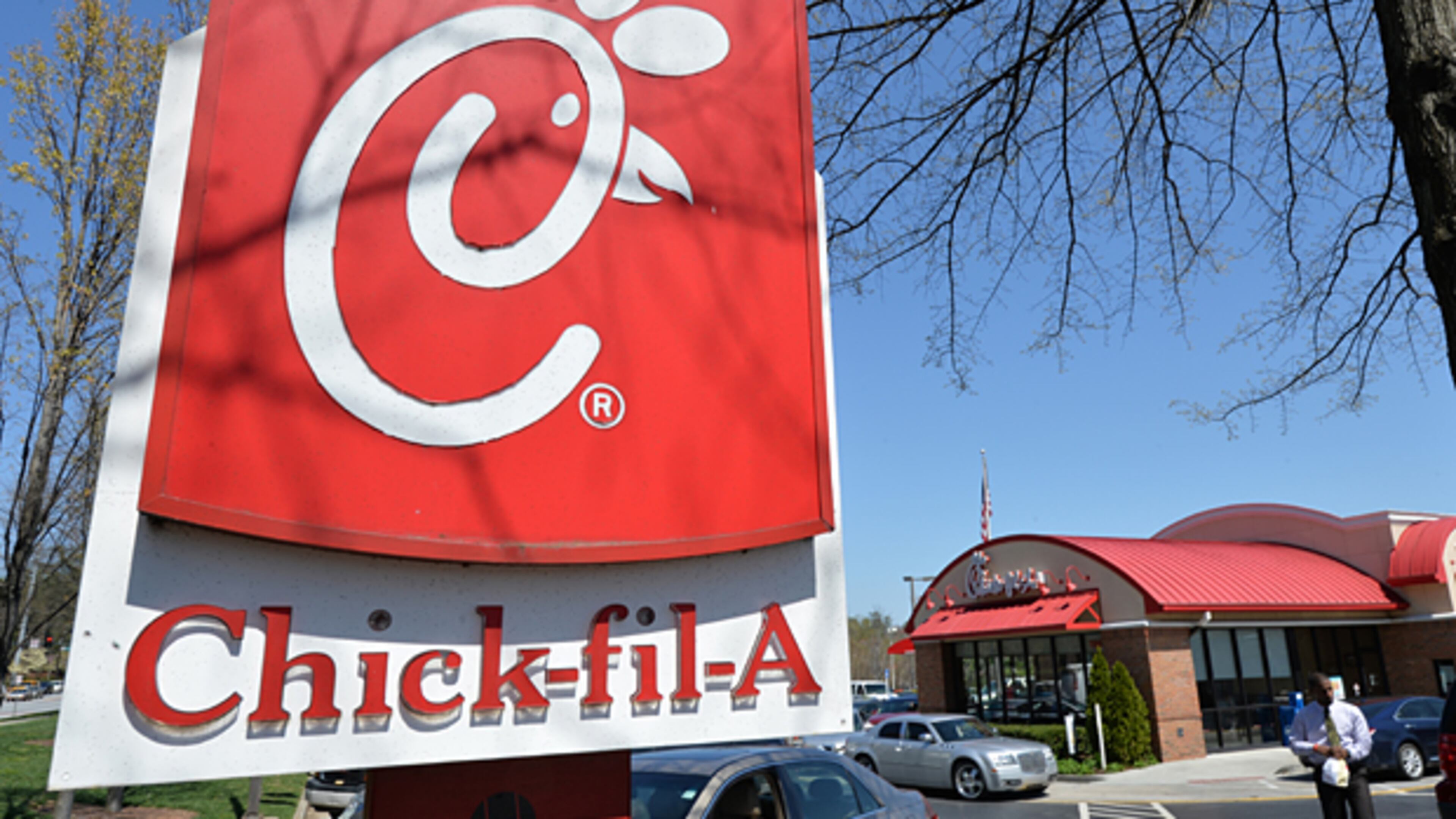 An Athens woman is suing Chick-fil-A claiming they handed her a hot coffee with a defective or lid, or one that was not on tightly, causing it to spill on to her lap. HYOSUB SHIN / HSHIN@AJC.COM