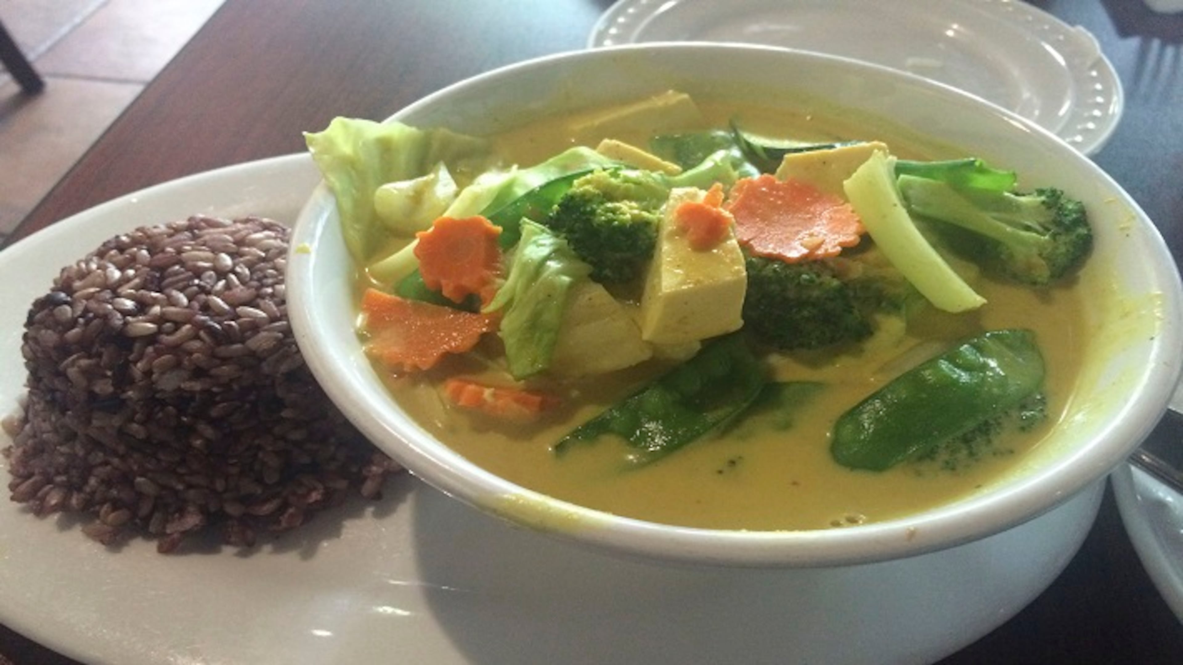 Smaller portions and healthier options are the best option. If you want to be satisfied without gaining weight, even a modest increase in fruits and vegetables makes a difference. (Blair Anthony Robertson/Sacramento Bee/TNS)