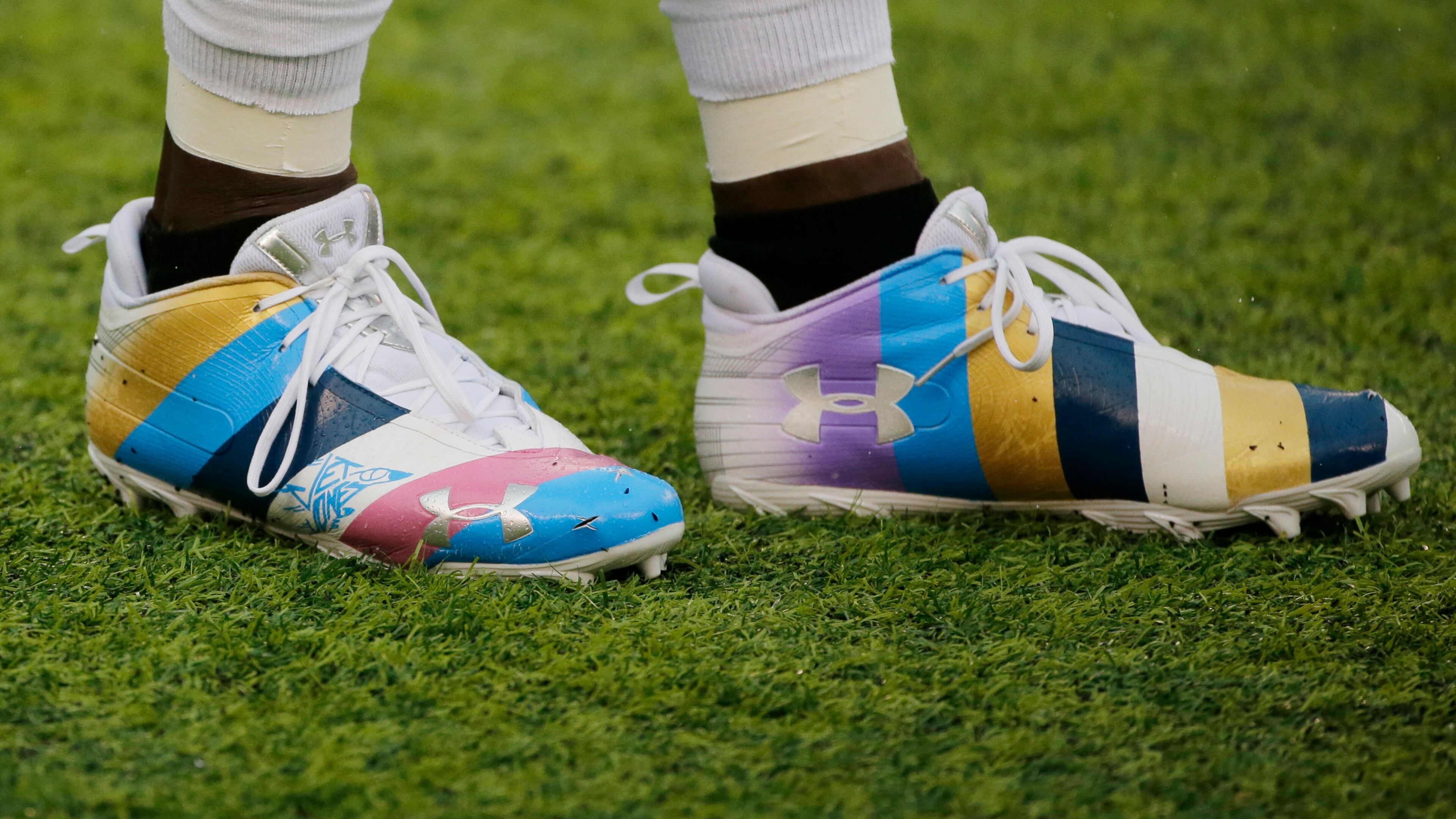 Atlanta Falcons wide receiver Julio Jones warms up before an NFL football game against the New York Jets Sunday, Oct. 29, 2017, in East Rutherford, N.J. (AP Photo/Seth Wenig)