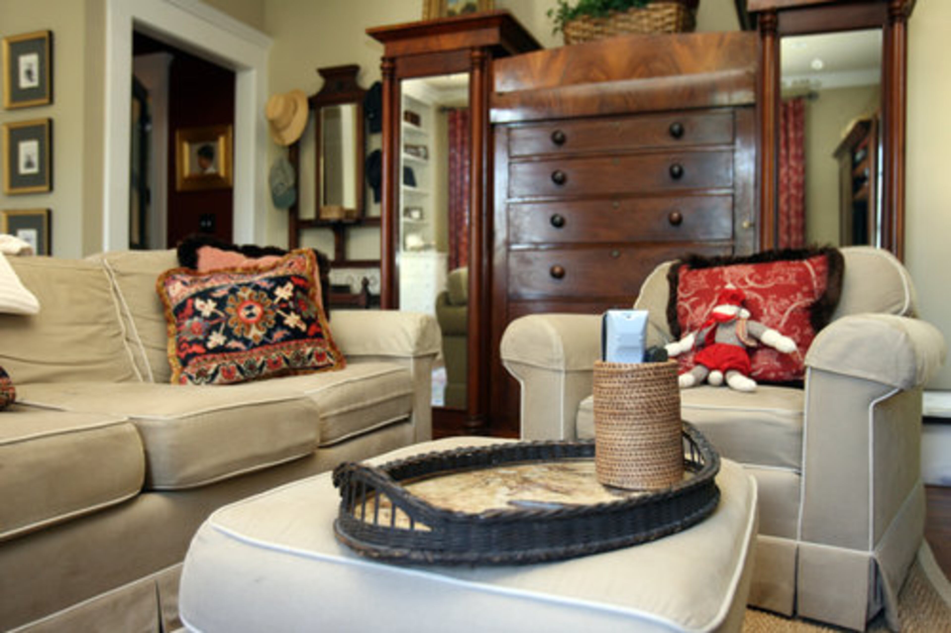 The master sitting room in Gibbs' home offers a comfortable couch and chairs.