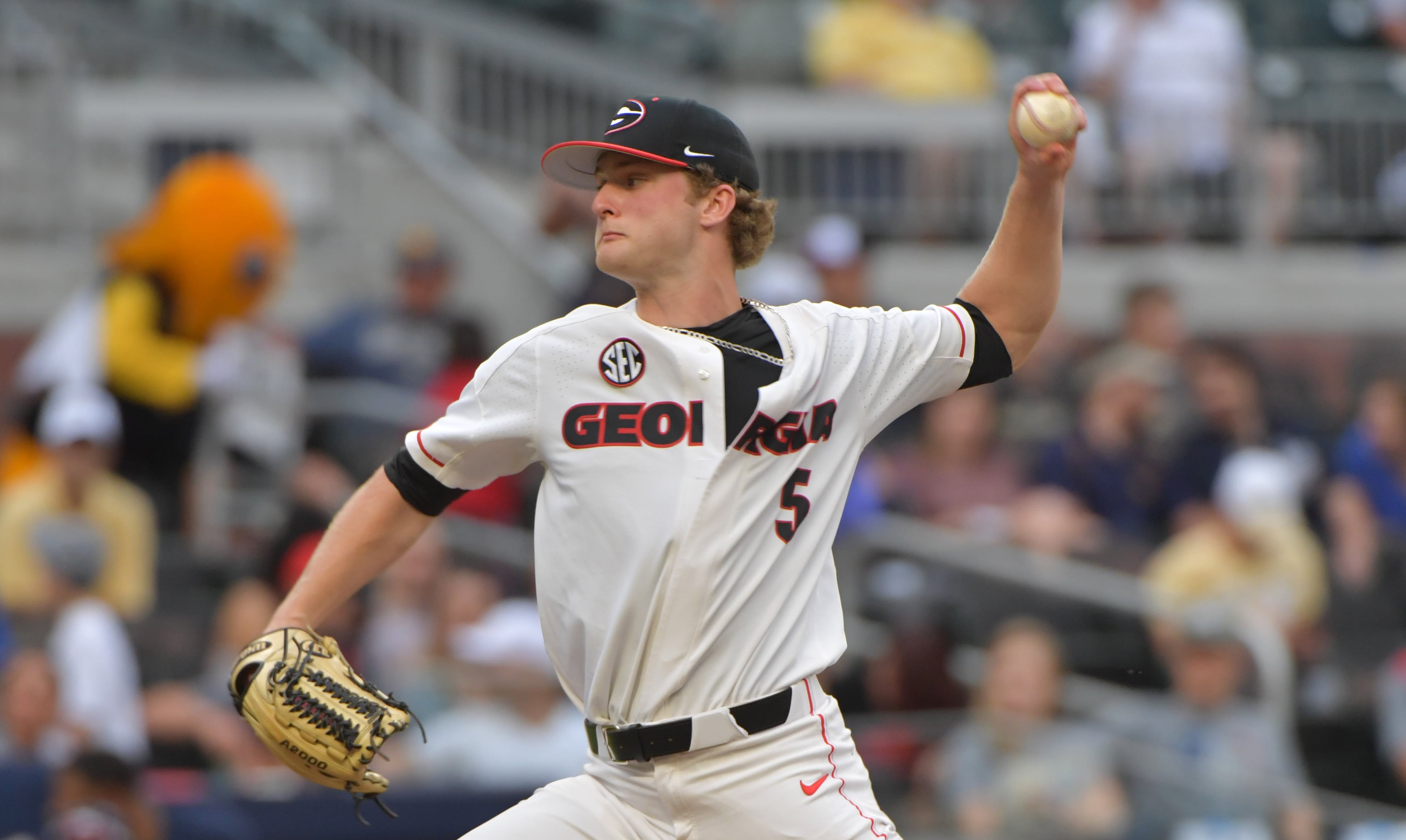 May 8, 2018 Atlanta - Georgia C.J. Smith (5) throws a pitch in the first inning in the 16th annual Farmview Market Spring Classic during a NCAA college baseball game at SunTrust Park on Tuesday, May 8, 2018. HYOSUB SHIN / HSHIN@AJC.COM