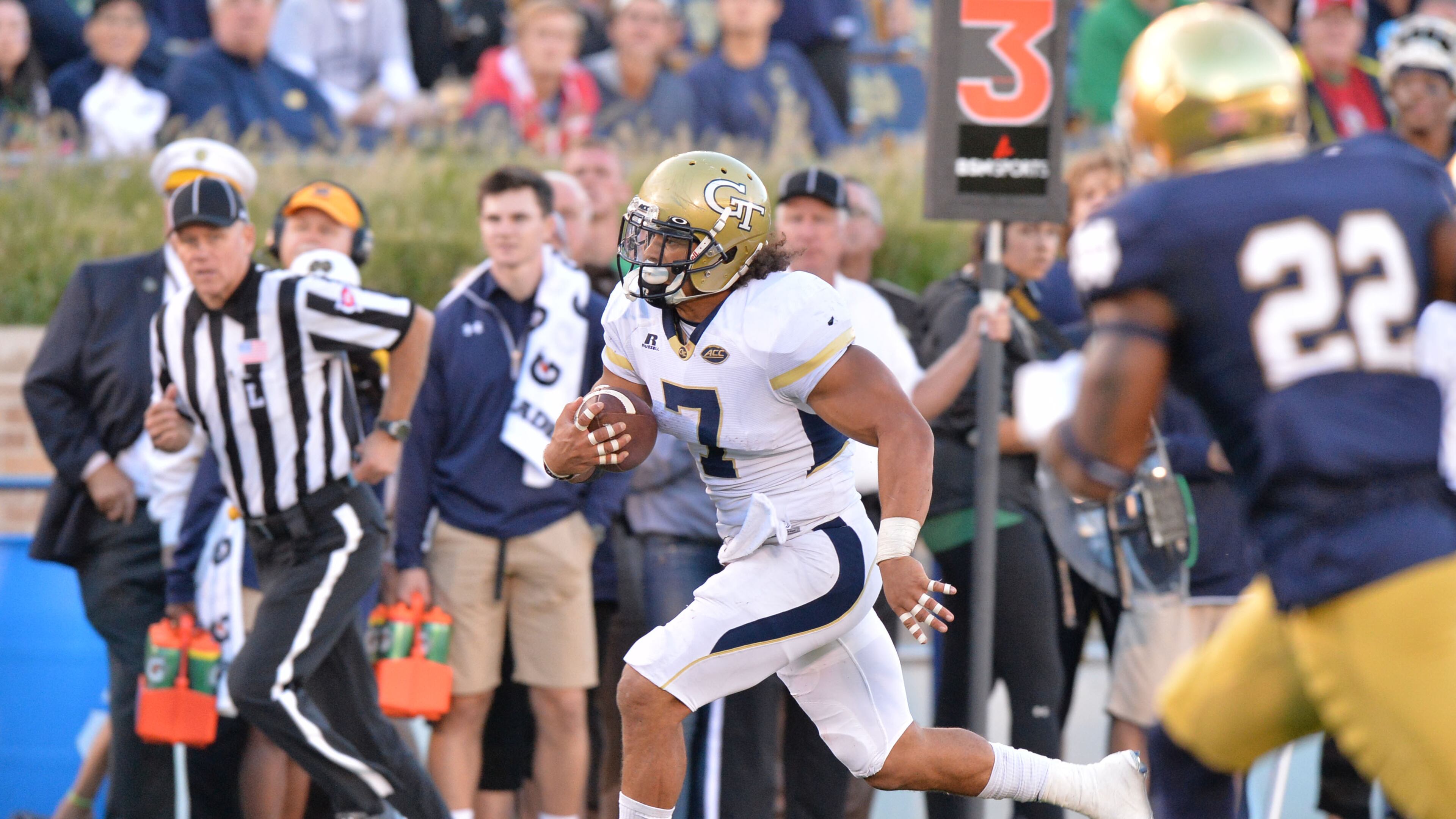 September 19, 2015 South Bend, Indiana - Georgia Tech Yellow Jackets Patrick Skov (7) runs for a touch down in the second half at Notre Dame Stadium in South Bend, Indiana on Saturday, September 19, 2015. Georgia Tech Yellow Jackets lost the game 30-22. HYOSUB SHIN / HSHIN@AJC.COM