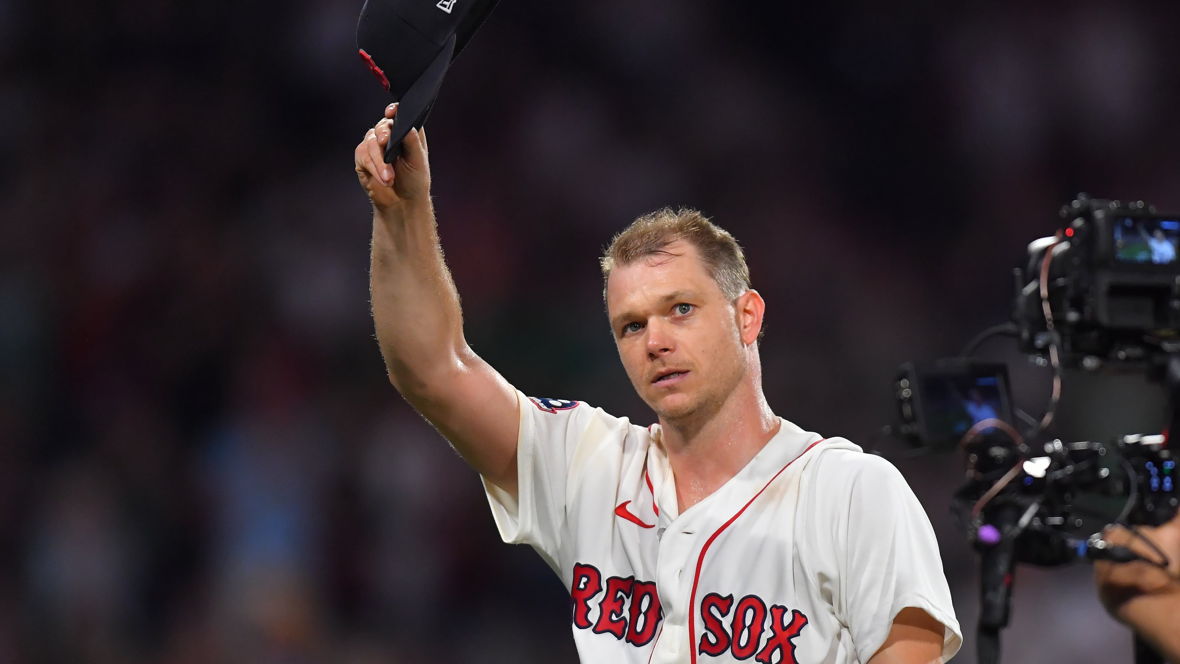 Boston Red Sox's Sonny Gray tips his hat to the crowd as he exits the game after giving up a hit in the eighth inning after pitching seven innings without a hit against the New York Yankees in a baseball game, Sunday, June 28, 2026, in Boston. (AP Photo/Steven Senne)