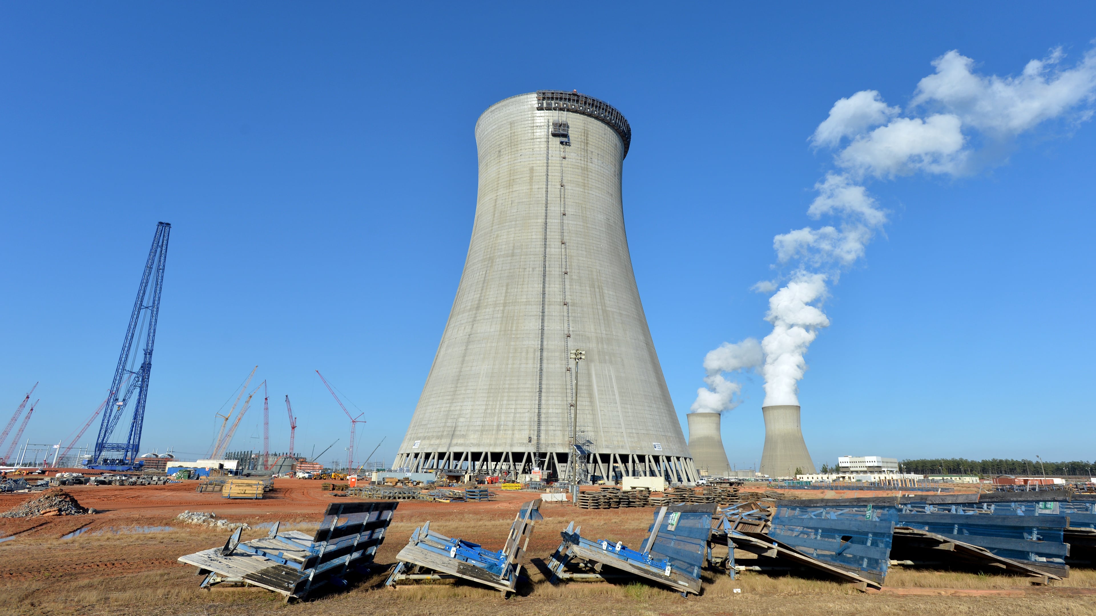 Toshiba Corp. is withdrawing from new nuclear projects due to losses at its subsidiary building Georgia’s Vogtle expansion and a similar project in South Carolina, a Japanese newspaper reported Saturday. One of the Vogtle plant’s new cooling towers is under construction in this 2015 photo. BRANT SANDERLIN / BSANDERLIN@AJC.COM