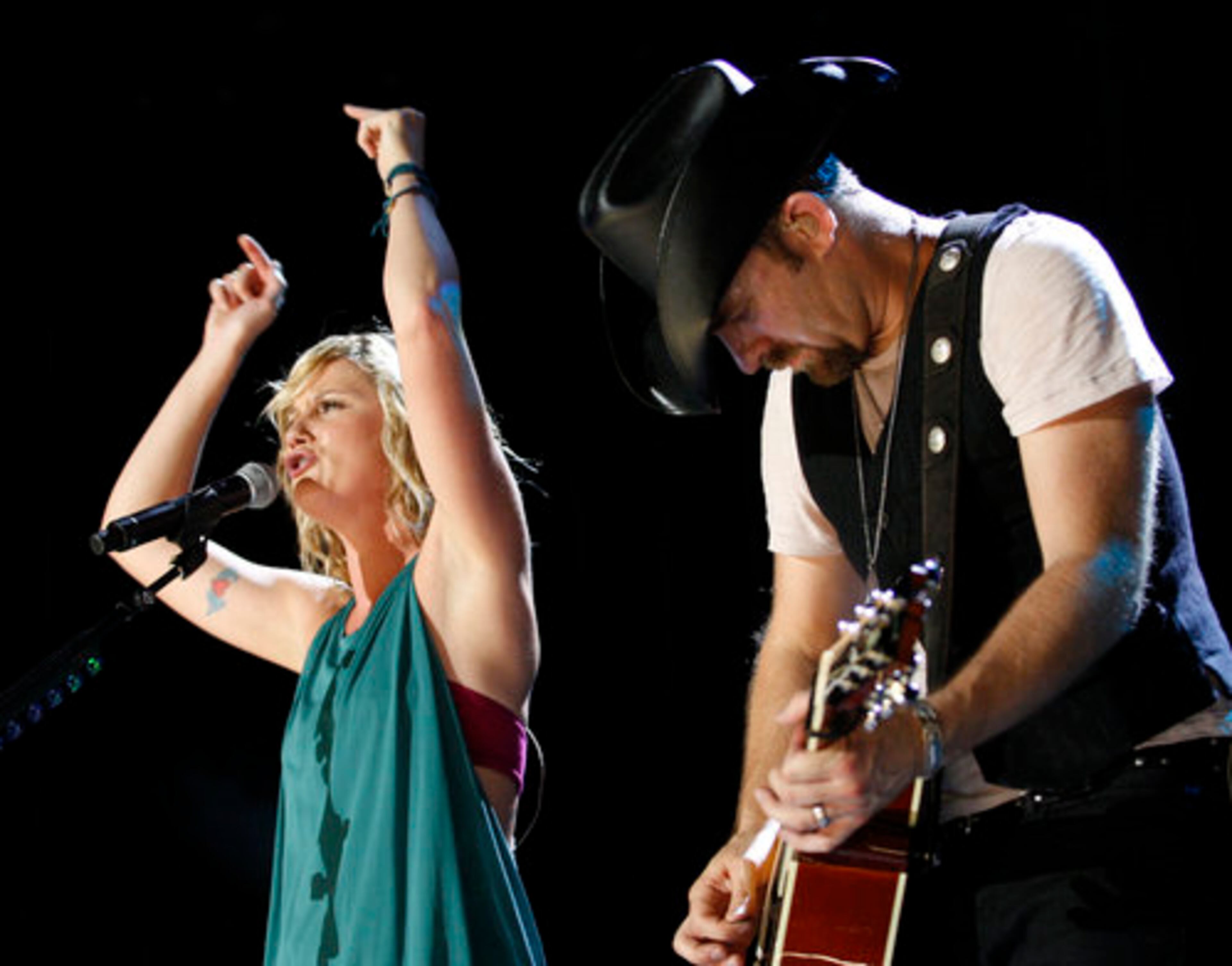 Country artists Jennifer Nettles and Kristian Bush of Surgarland perform their hit "Stay".