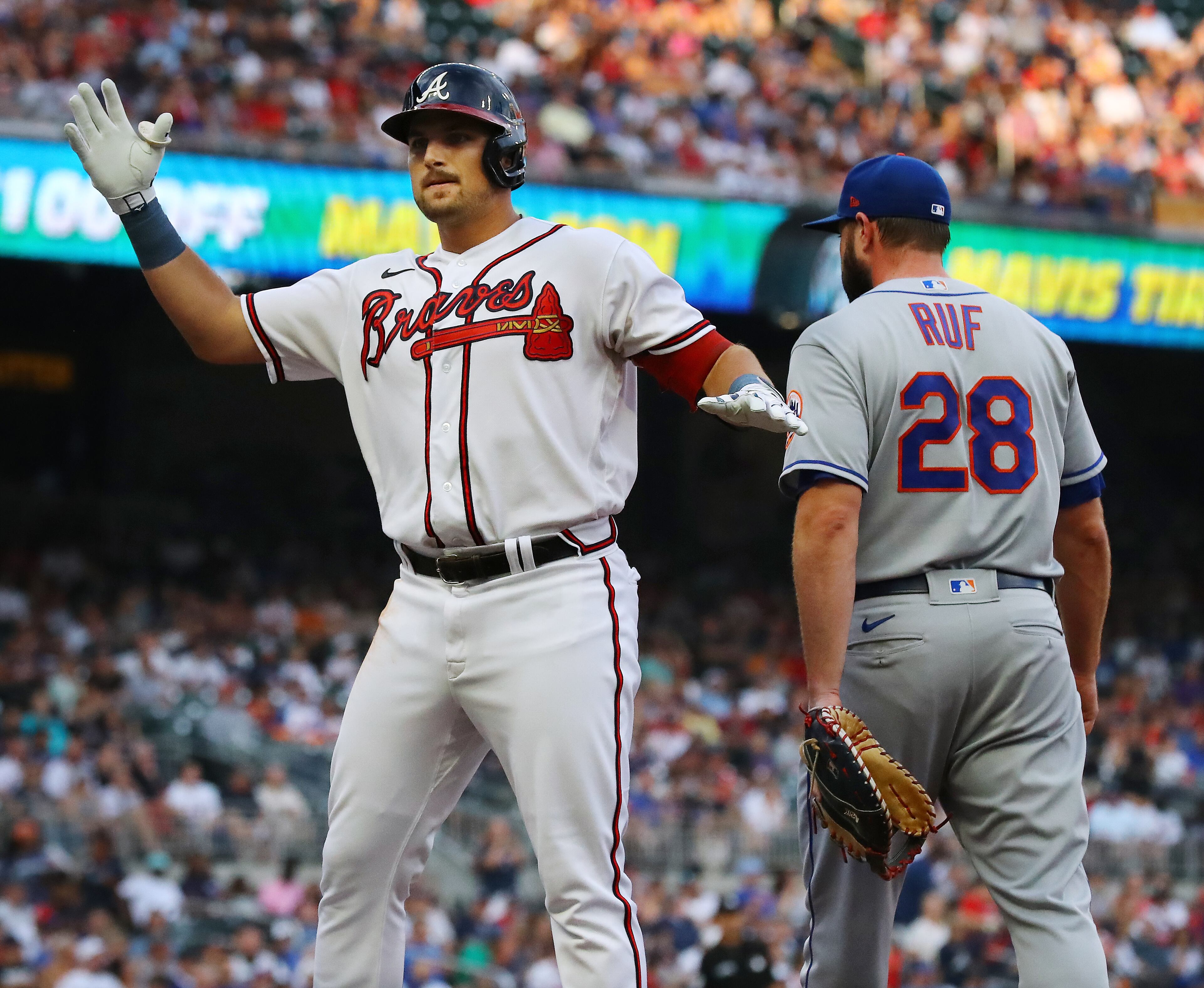 081822 Atlanta: Atlanta Braves third baseman Austin Riley is chopping againt New York Mets first baseman Darin Ruf hitting a single on the way to the Braves taking an early lead in a MLB baseball game on Thursday, August 18, 2022, in Atlanta. “Curtis Compton / Curtis Compton@ajc.com
