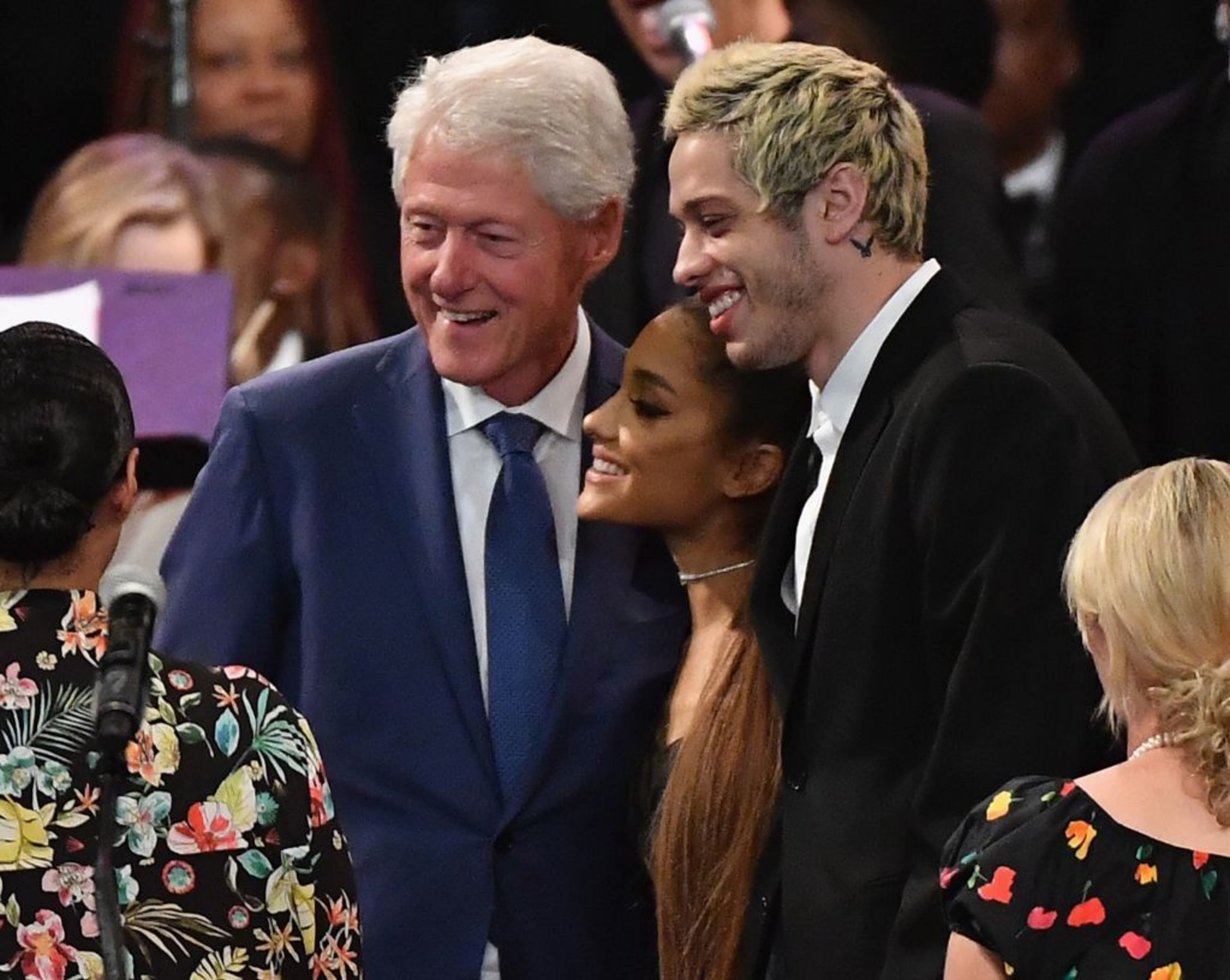 Former US President Bill Clinton takes a picture with singer Ariana Grande and her fiancee Pete Davidson at Aretha Franklin's funeral at Greater Grace Temple on August 31, 2018 in Detroit, Michigan. (Photo by Angela Weiss / AFP/Getty Images)