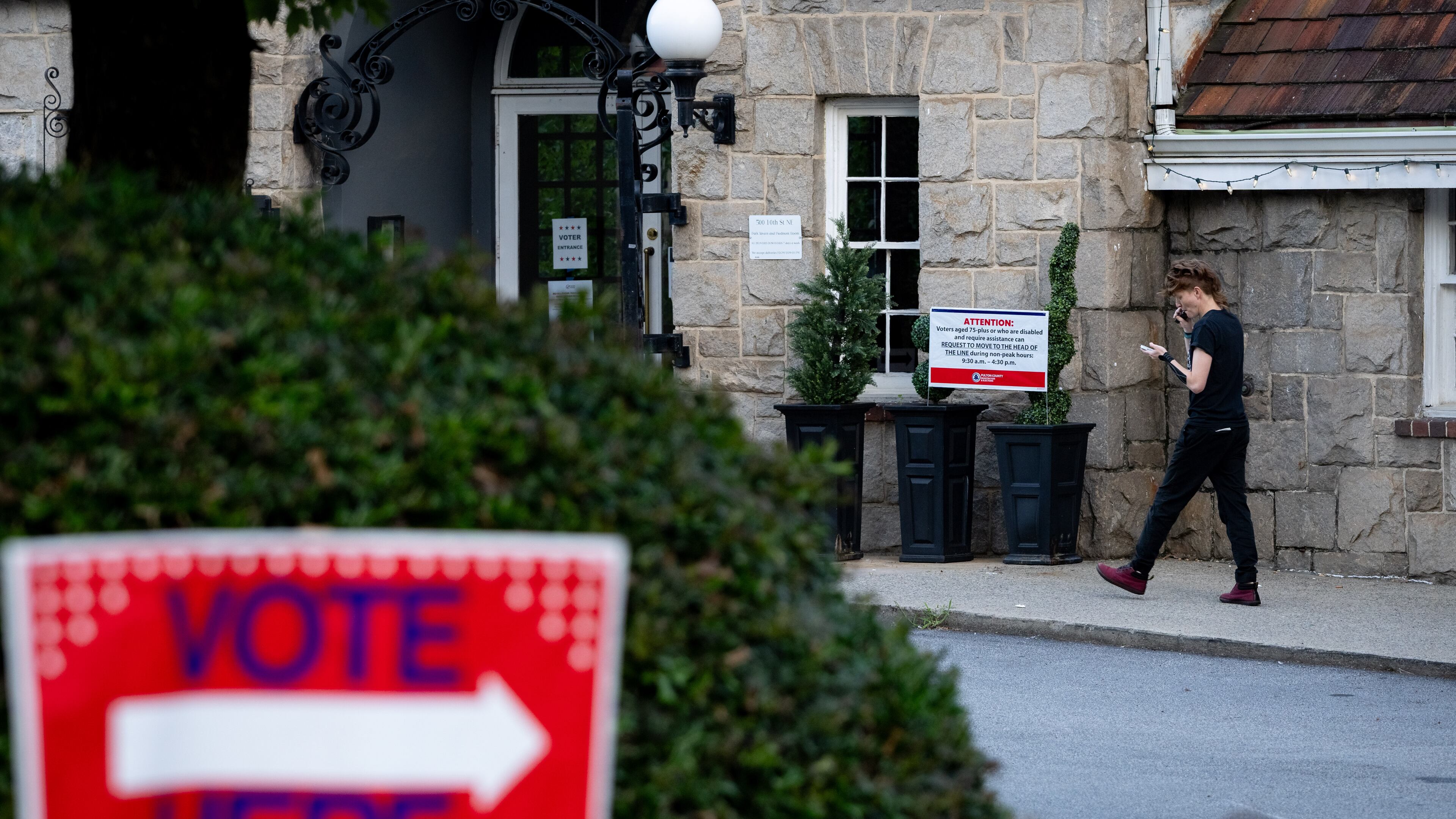 A woman walks into the Park Tavern voting precinct to vote in the Georgia Public Service Commission runoff election on Tuesday, July 15, 2025. (Ben Hendren for the AJC)
