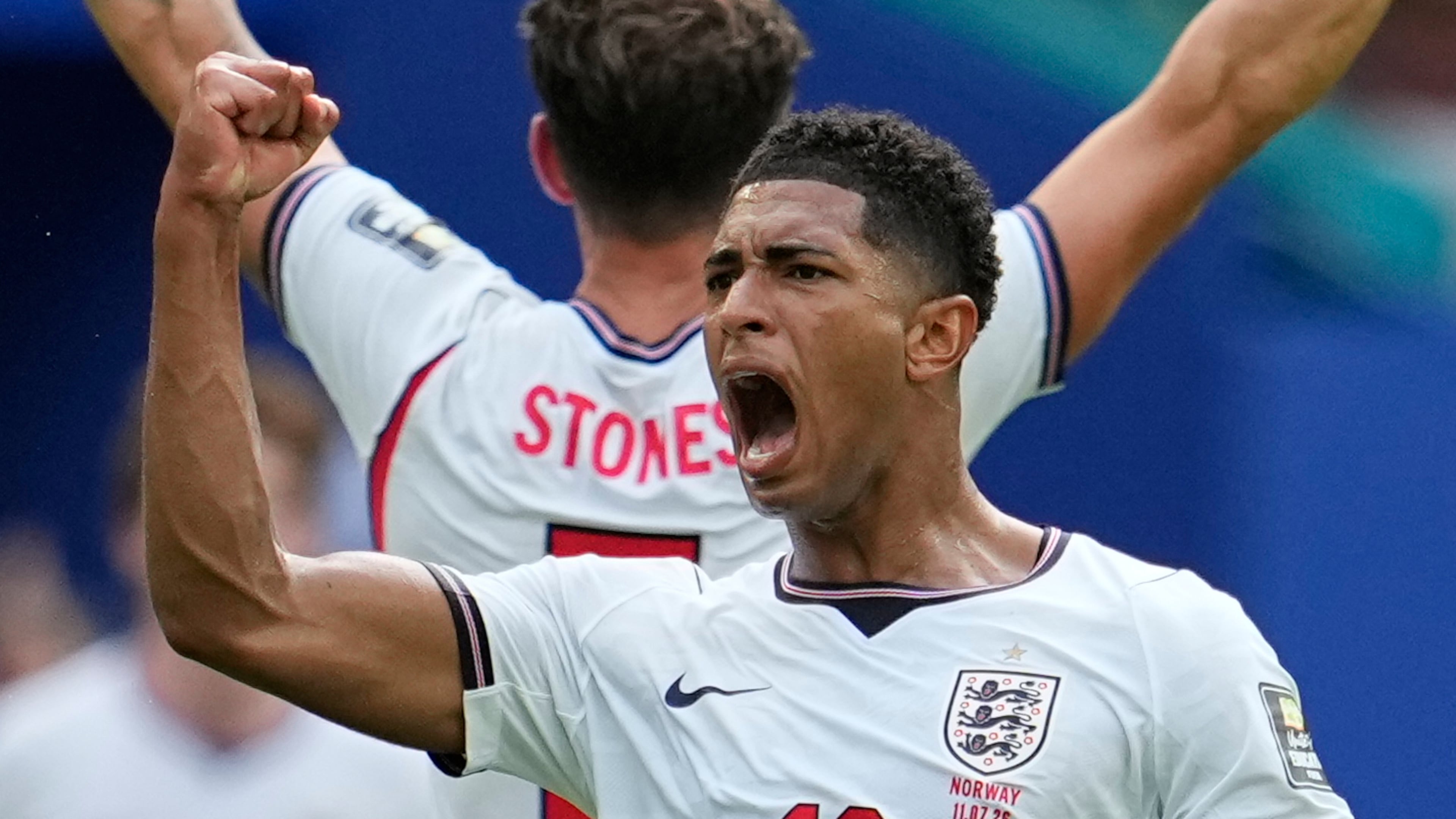 England's Jude Bellingham (10) celebrates scoring their first goal during the World Cup quarterfinal soccer match between Norway and England in Miami Gardens, Fla., Saturday, July 11, 2026. (AP Photo/George Walker IV)