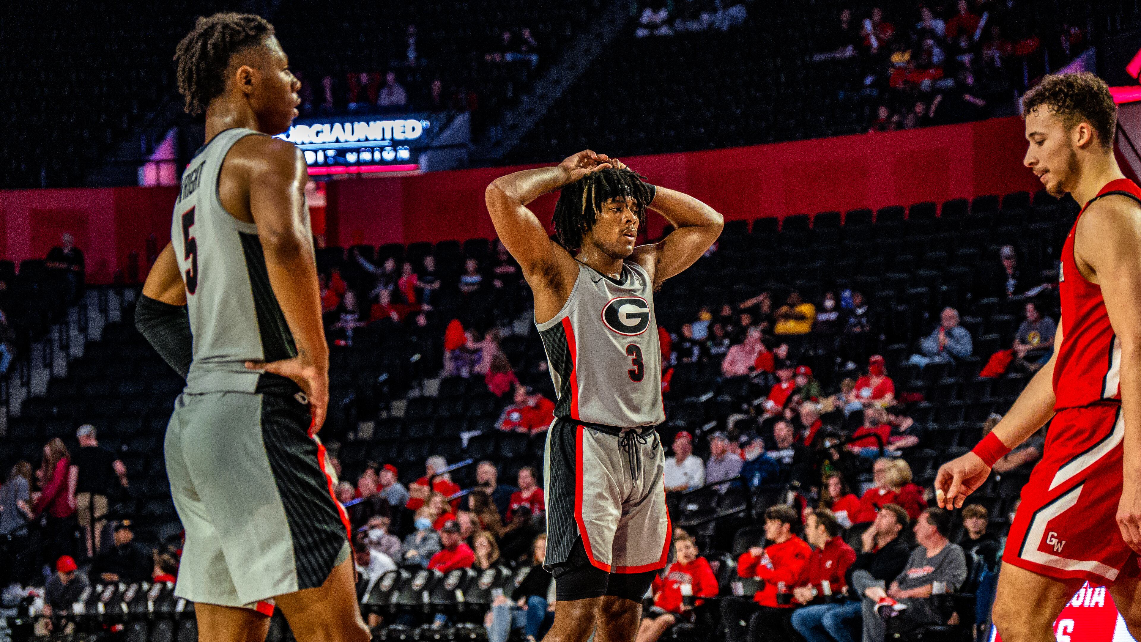 Kario Oquendo (3) and the Bulldogs fell to 5-8. (Photo by Jack Casey / UGA Athletics)