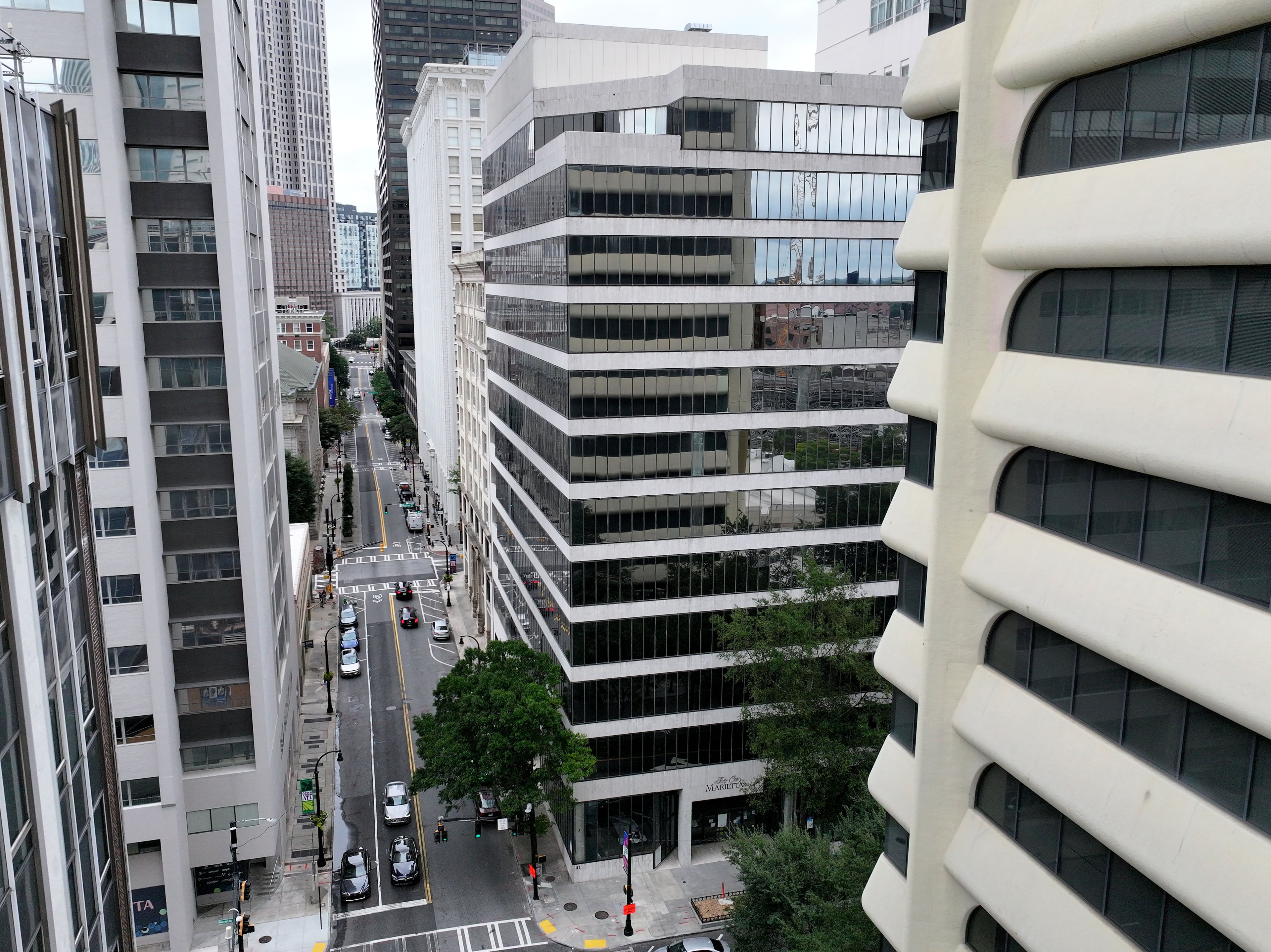 In 2022, two developers pursued retrofitting the 13-story office building at 41 Marietta St. NW in downtown’s Fairlie-Poplar district into 120 apartments. (Hyosub Shin/AJC)