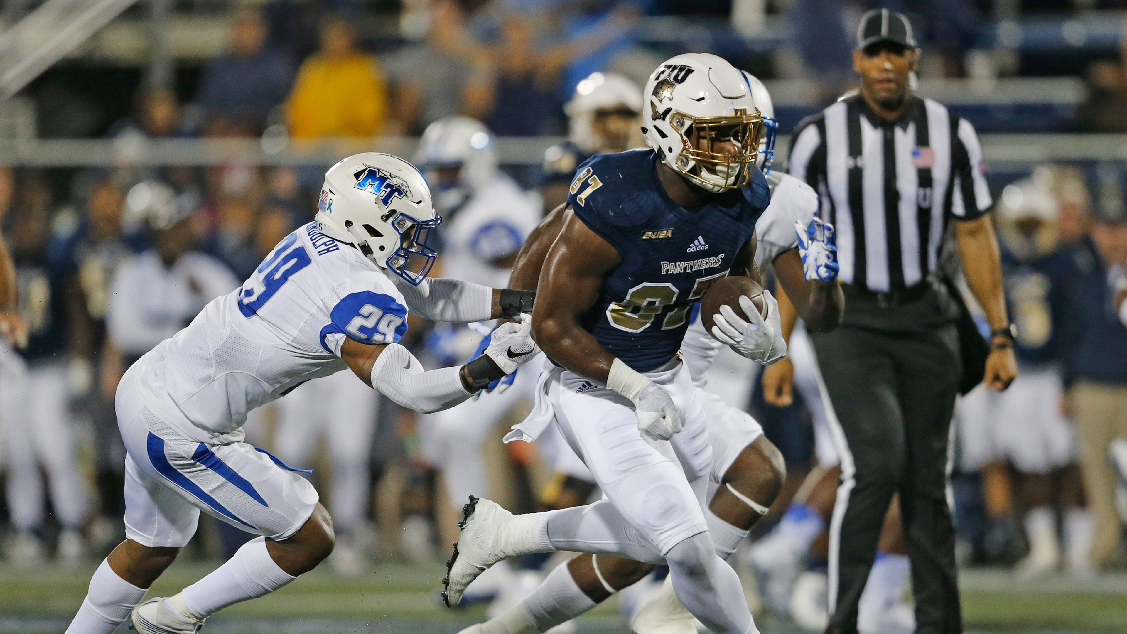 MIAMI, FL - OCTOBER 29: Jonnu Smith #87 of the Florida International Golden Panthers runs for a touchdown past the attempted tackle by Darryl Randolph #29 of the Middle Tennessee Blue Raiders on October 29, 2016 at FIU Stadium in Miami, Florida. (Photo by Joel Auerbach/Getty Images)
