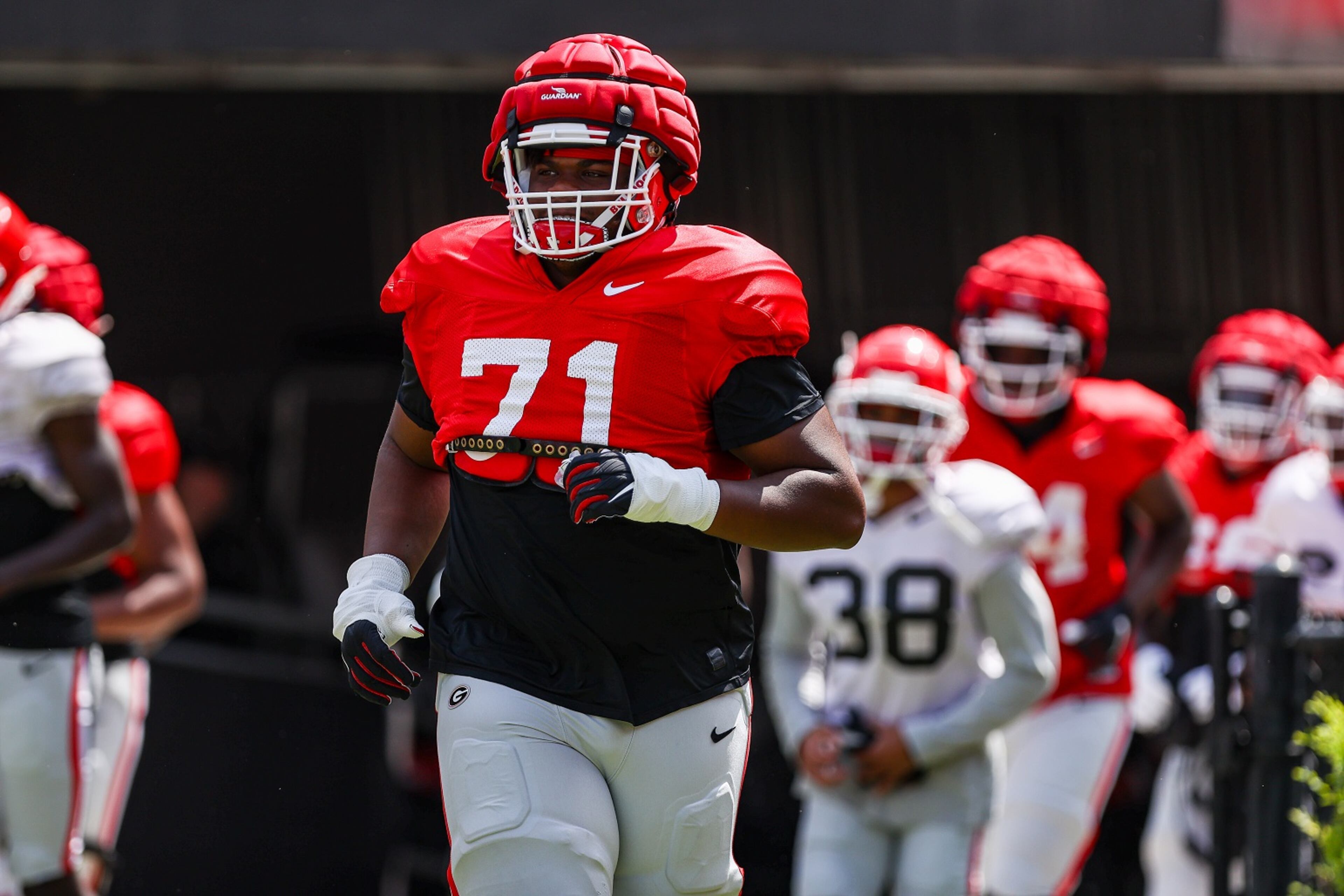 Georgia offensive lineman Earnest Greene III (71) moves quickly on the field. (Tony Walsh/UGAAA)