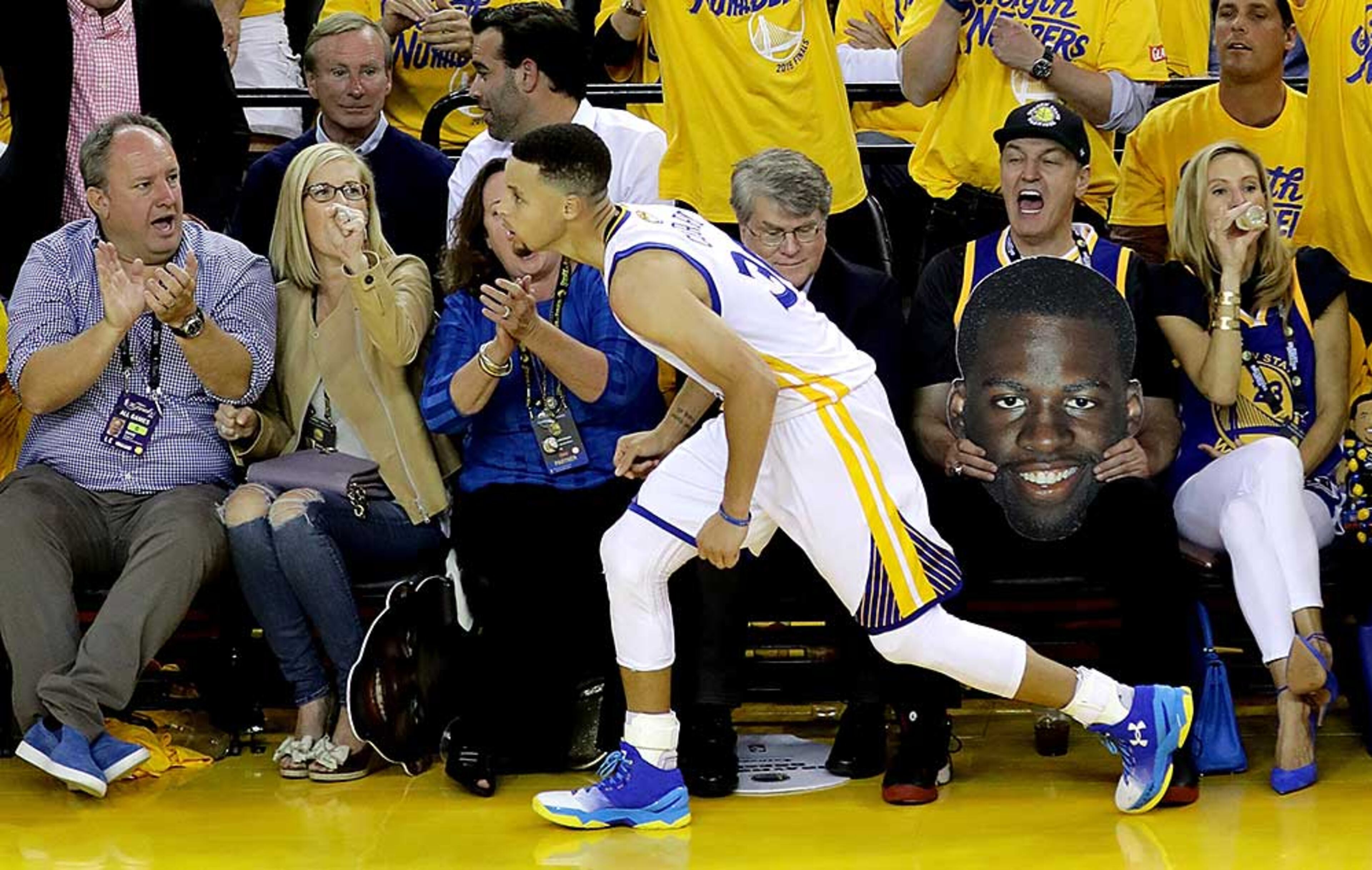 Stephen Curry celebrates after a three-pointer in the second quarter.