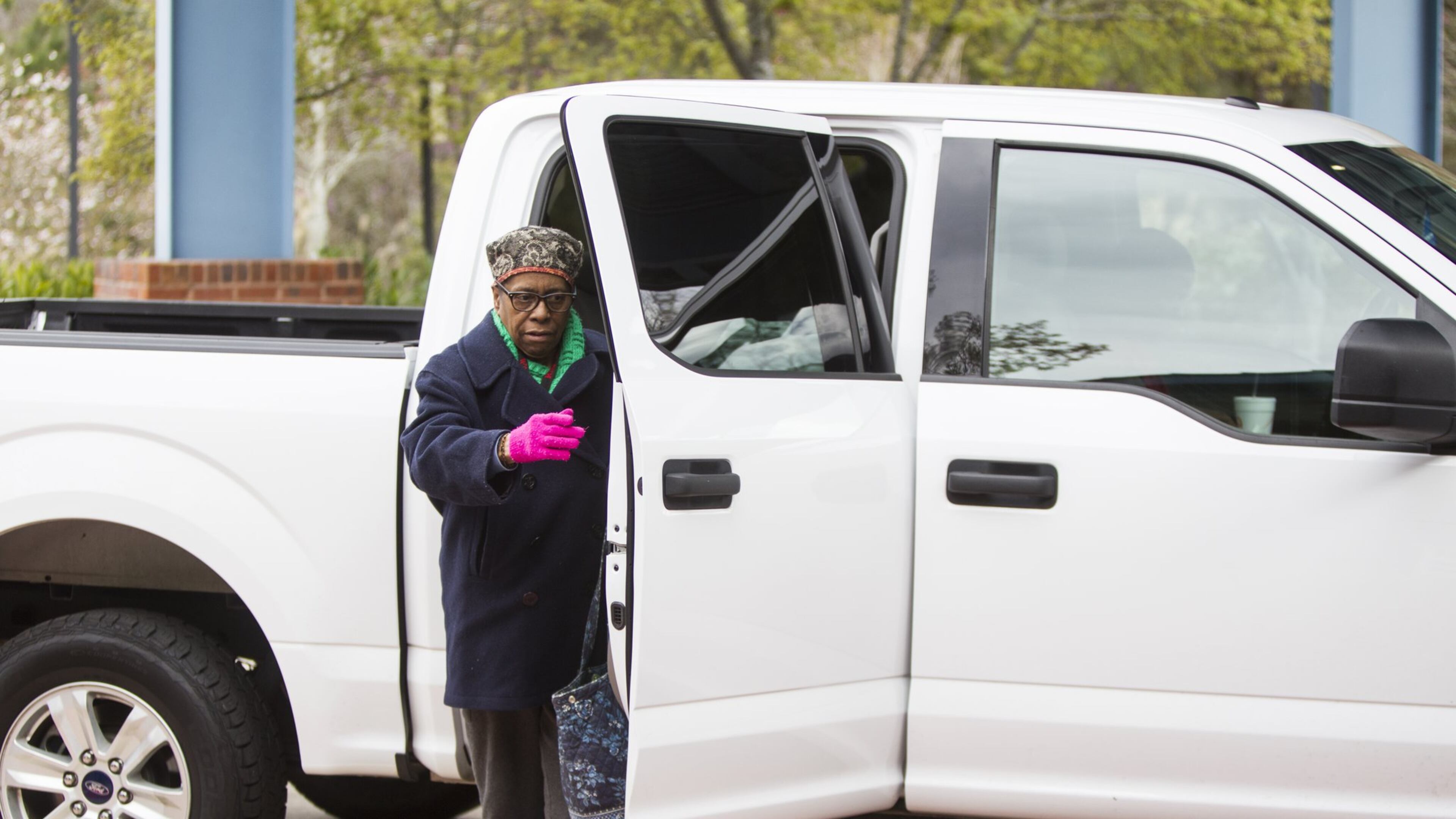 Anne Spencer exits an Uber in front of the Dorothy C. Benson Senior Complex in Sandy Springs, Georgia, on Thursday, March 8, 2018. The complex uses a liaison to schedule Uber and Lyft rides for the senior community. (REANN HUBER/REANN.HUBER@AJC.COM)
