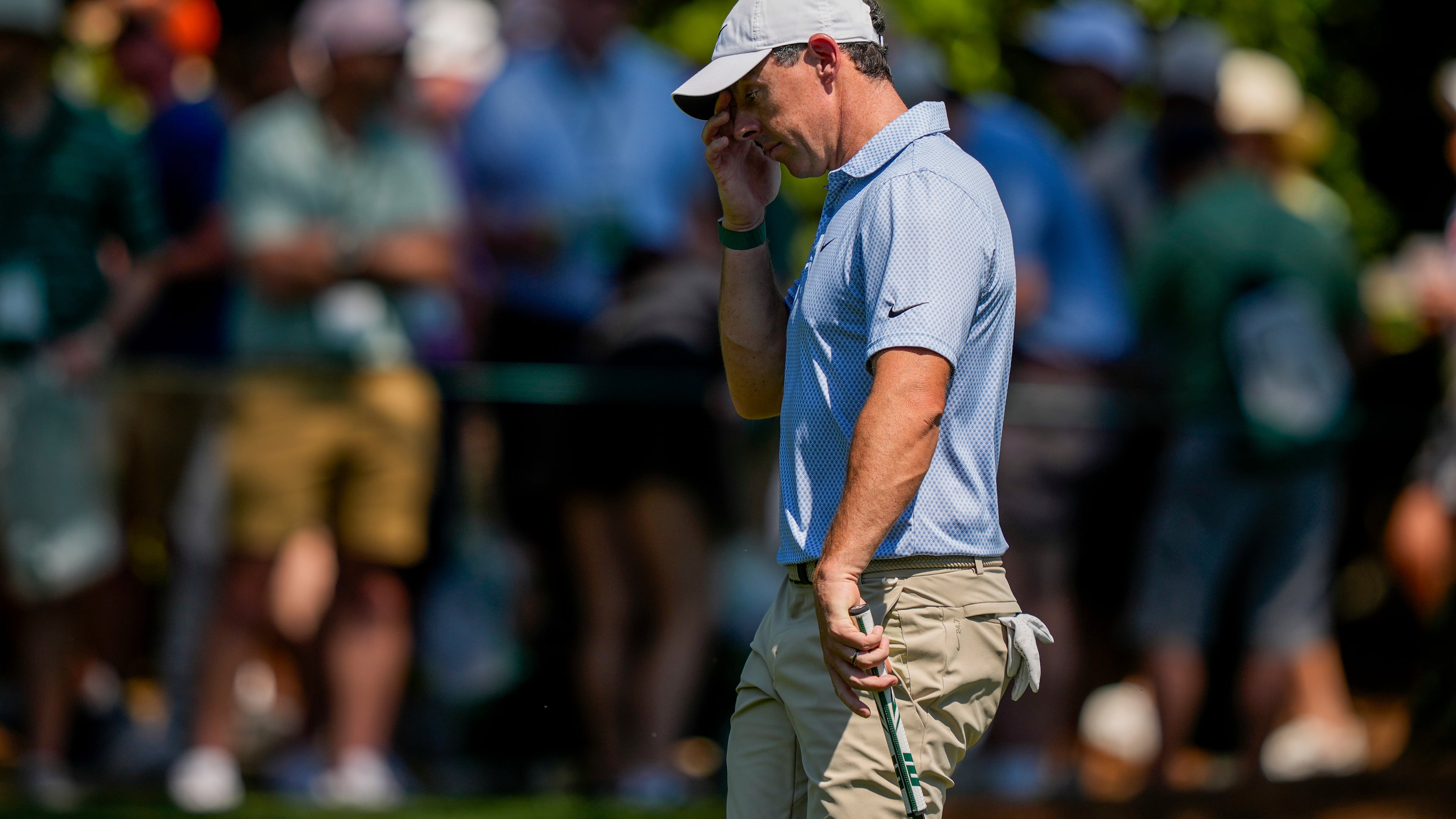 Rory McIlroy, of Northern Ireland, walks to green on the first hole during the final round of the Masters golf tournament at the Augusta National Golf Club, Sunday, April 12, 2026, in Augusta, Ga. (AP Photo/Matt Slocum)