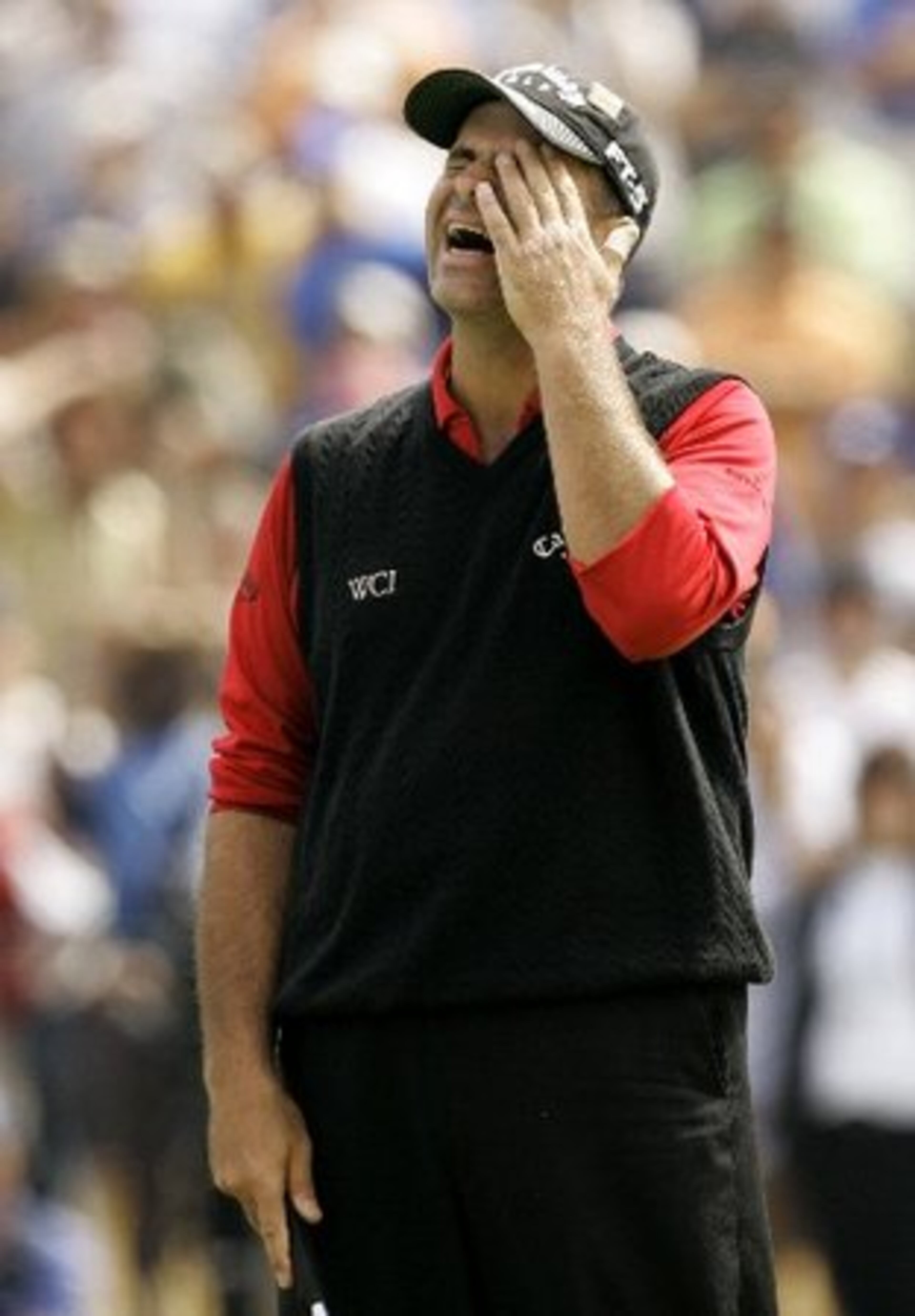 Despite his shaky start on No. 5, Mediate had a chance to birdie the par-4 hole. But he two-putted for a bogey, which dropped him into a tie with Woods at that point.