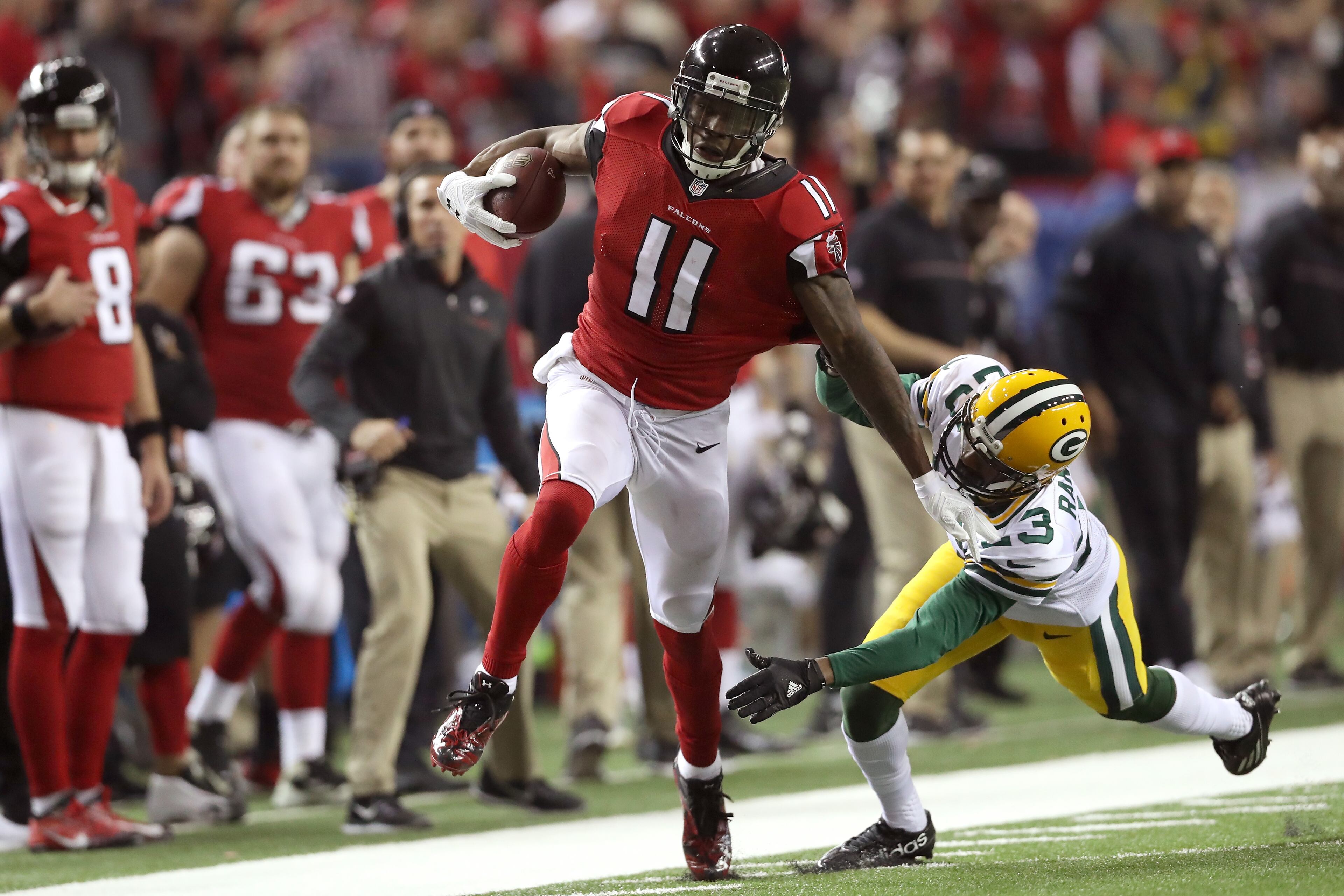 ATLANTA, GA - JANUARY 22: Julio Jones #11 of the Atlanta Falcons runs after a catch for a 73 yard touchdown against Damarious Randall #23 of the Green Bay Packers in the third quarter in the NFC Championship Game at the Georgia Dome on January 22, 2017 in Atlanta, Georgia. (Photo by Rob Carr/Getty Images) *** BESTPIX ***