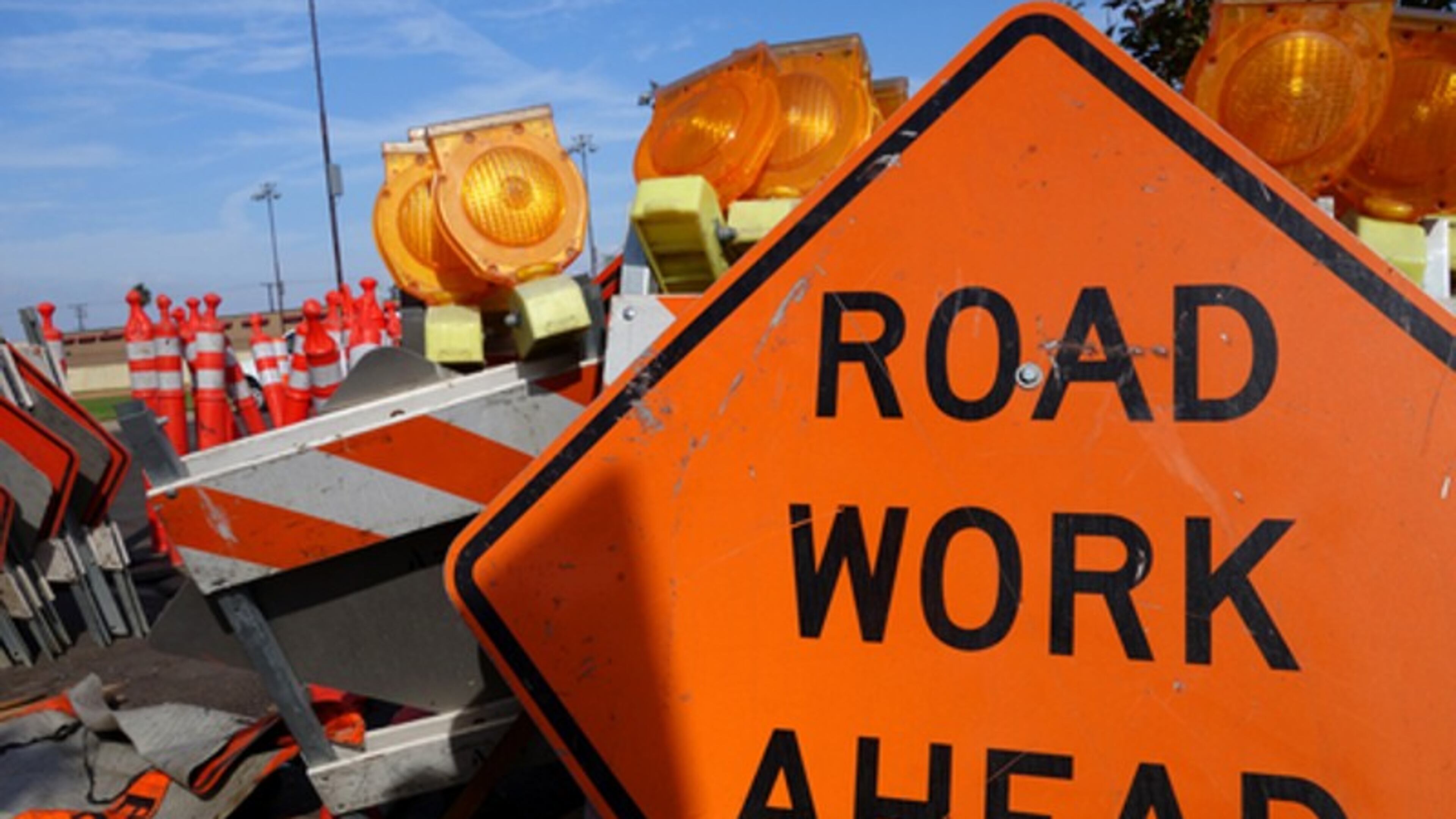 Work will begin soon in Alpharetta to create an additional travel lane at Windward Parkway and Ga. 400. AJC FILE