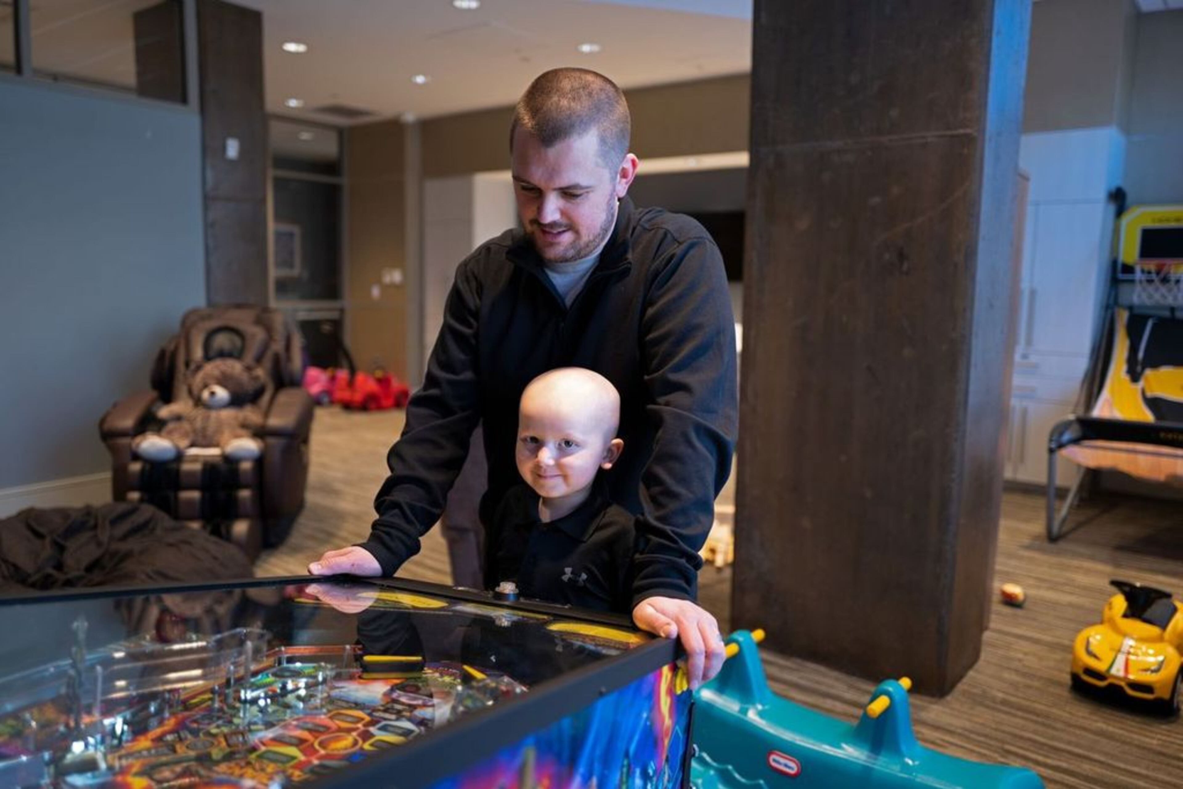 Zach Lansdell and son Levi enjoy some relaxing family time at the Atlanta Ronald McDonald House. (Courtesy of ARMHC)