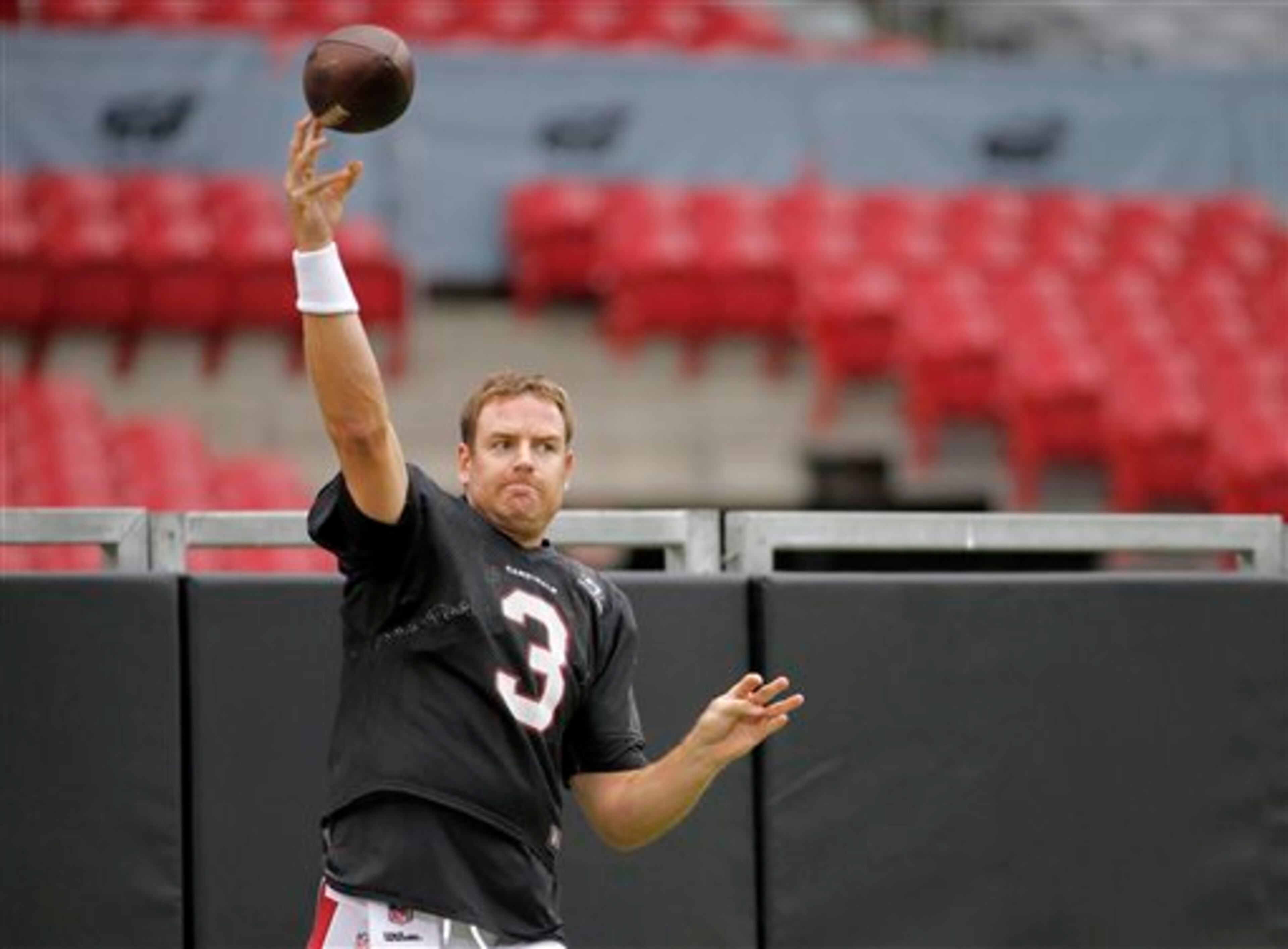 Arizona Cardinals quarterback Carson Palmer (3) throws during NFL football training camp, Monday, Aug. 11, 2014, in Glendale, Ariz. (AP Photo/Matt York)