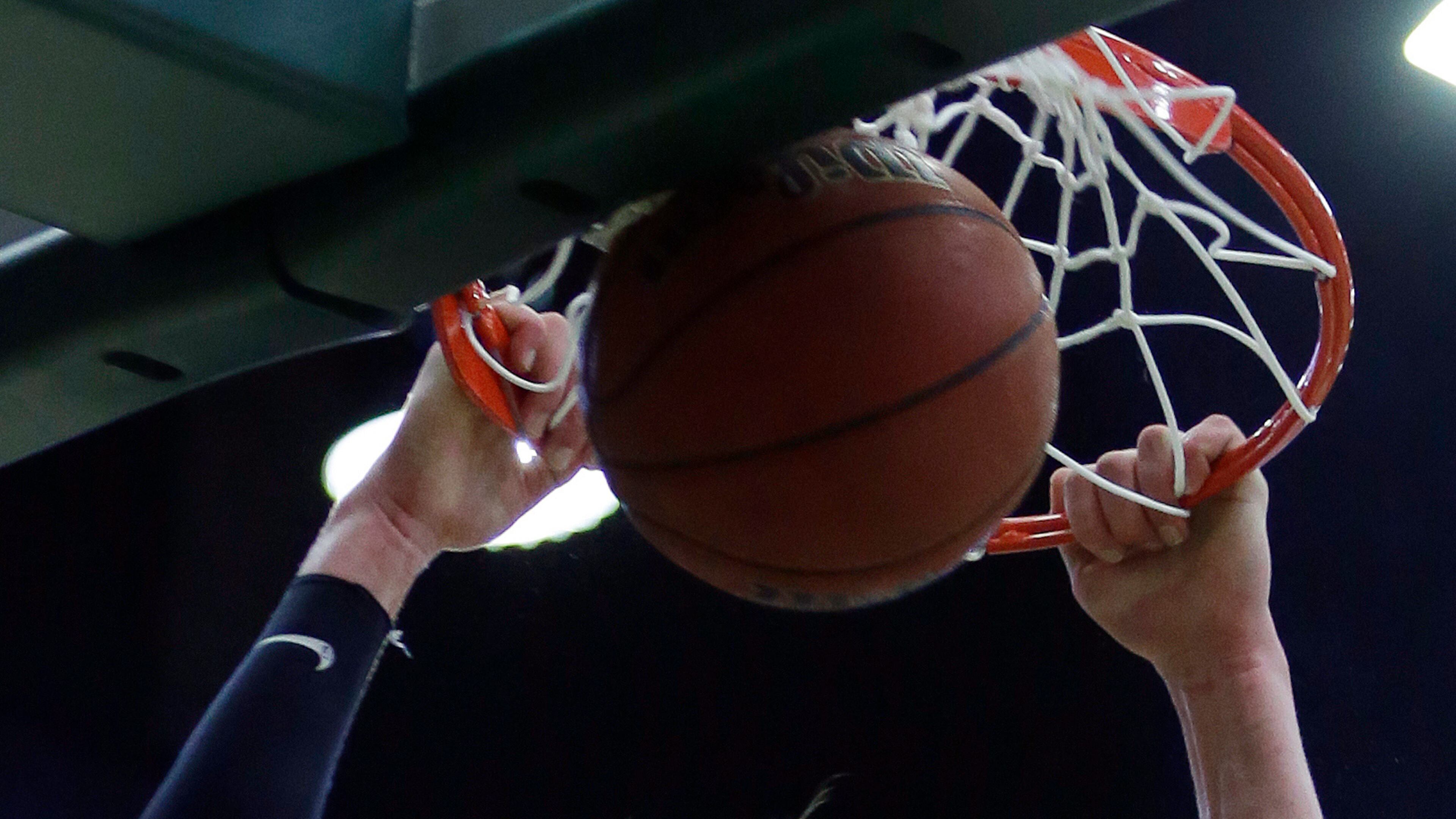 Zags 7-footer Kelly Olynyk dunking in a Feb. 16 win over San Francisco