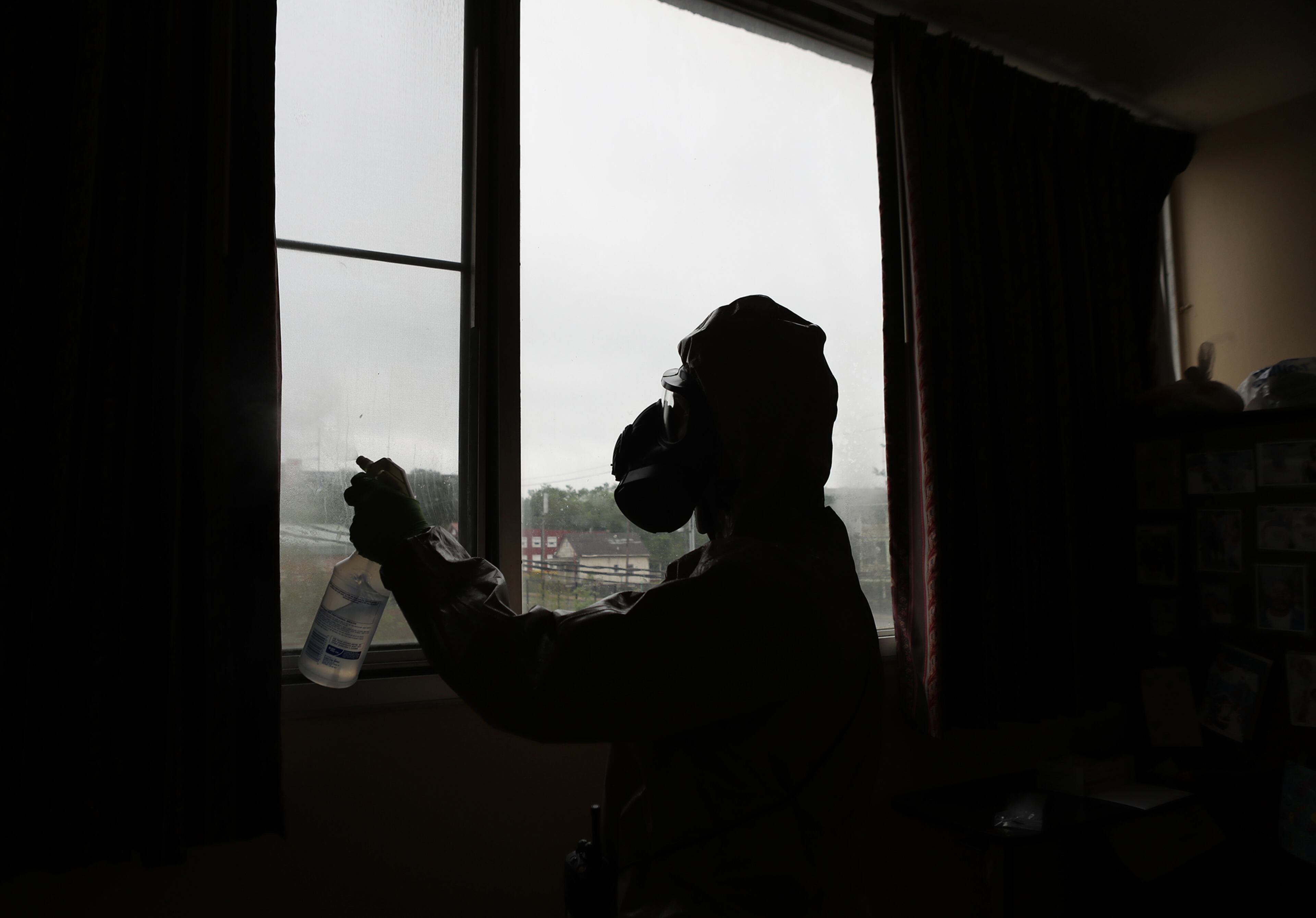 *** DO NOT RUN ONLINE OR PUBLISH UNTIL STORY RUNS *** April 19, 2020 Atlanta: Georgia Army National Guard infection control member Spc Garrett Able with the 265th Chemical Battalion disinfects the window of a resident while leading a team working inside Legacy Transitional Care on Sunday, April 19, 2020, in Atlanta. Curtis Compton ccompton@ajc.com