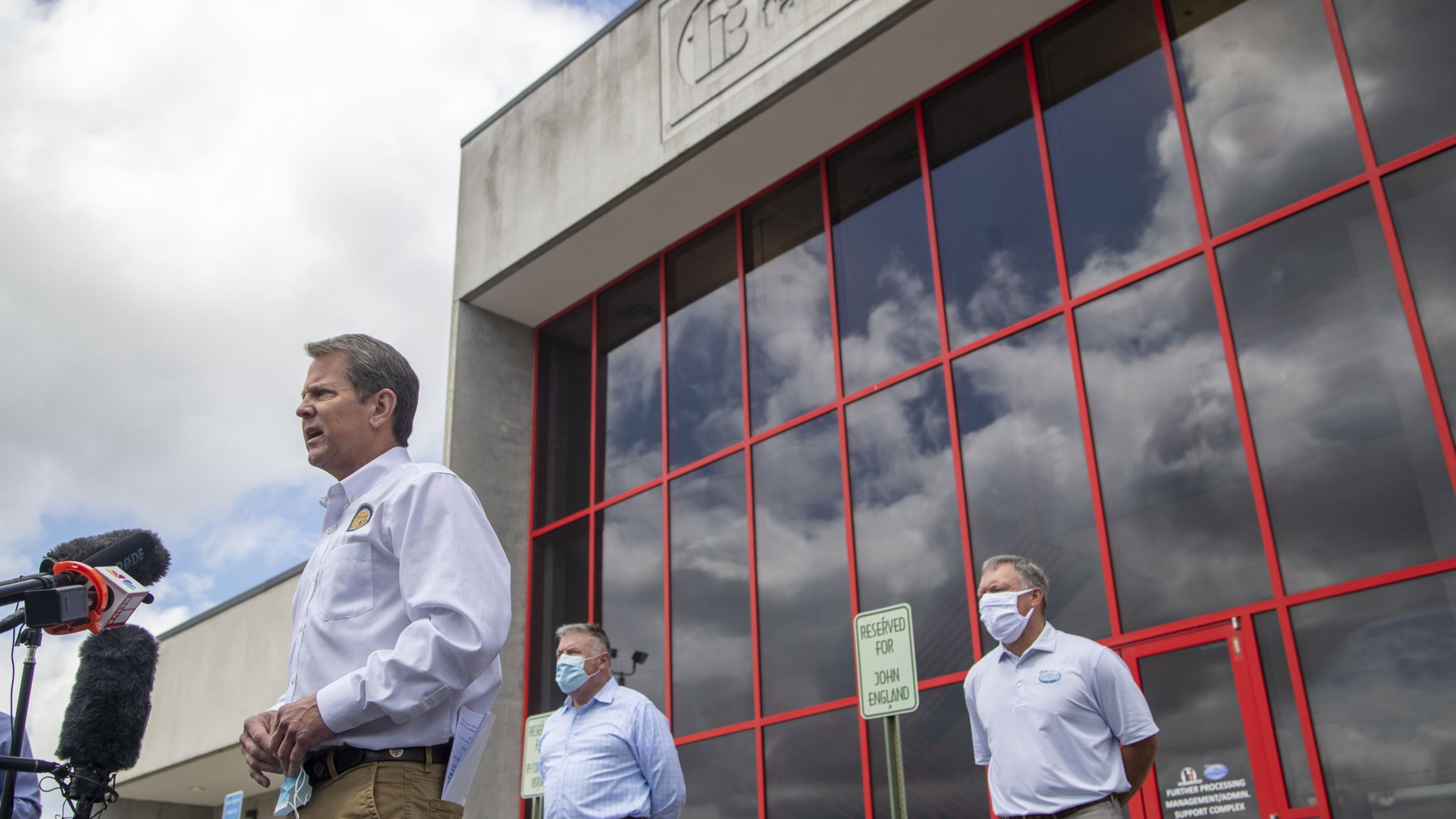 Gov. Brian Kemp, left, visited Fieldale Farms’ poultry plant in Gainesville Friday. ALYSSA POINTER / ALYSSA.POINTER@AJC.COM