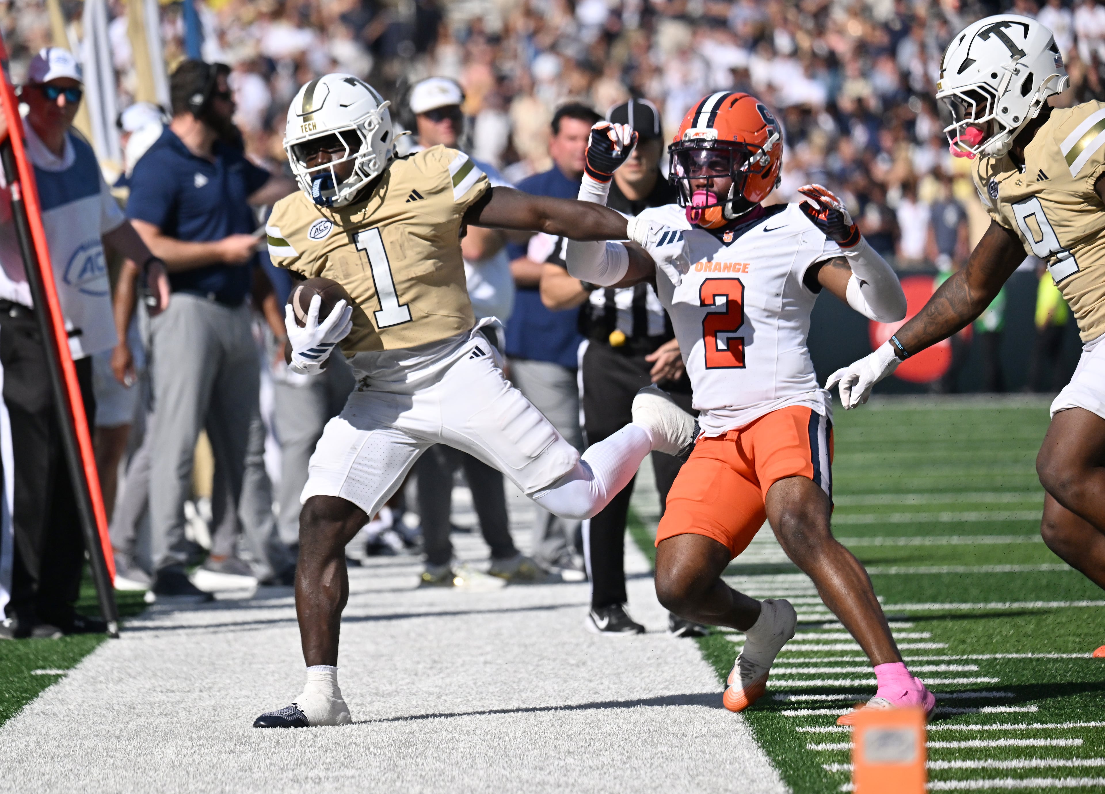Georgia Tech running back Jamal Haynes (left) runs down the sidelines until he is pushed by Syracuse cornerback Duce Chestnut during the second half in an NCAA college football game at Bobby Dodd Stadium, Saturday, Oct. 25, 2025 in Atlanta. Georgia Tech won 41-16 over Syracuse. The Yellow Jackets are 8-0 for the first time since 1966 and 5-0 in the ACC for the first time ever. (Hyosub Shin/AJC)