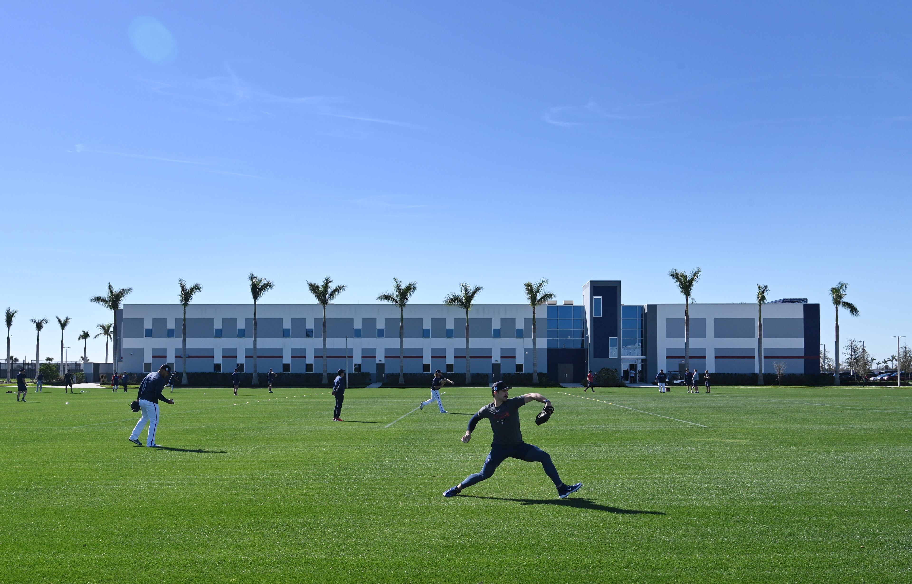 Braves starting pitcher Spencer Strider (foreground) and other pitchers work out. (Hyosub Shin / Hyosub.Shin@ajc.com)