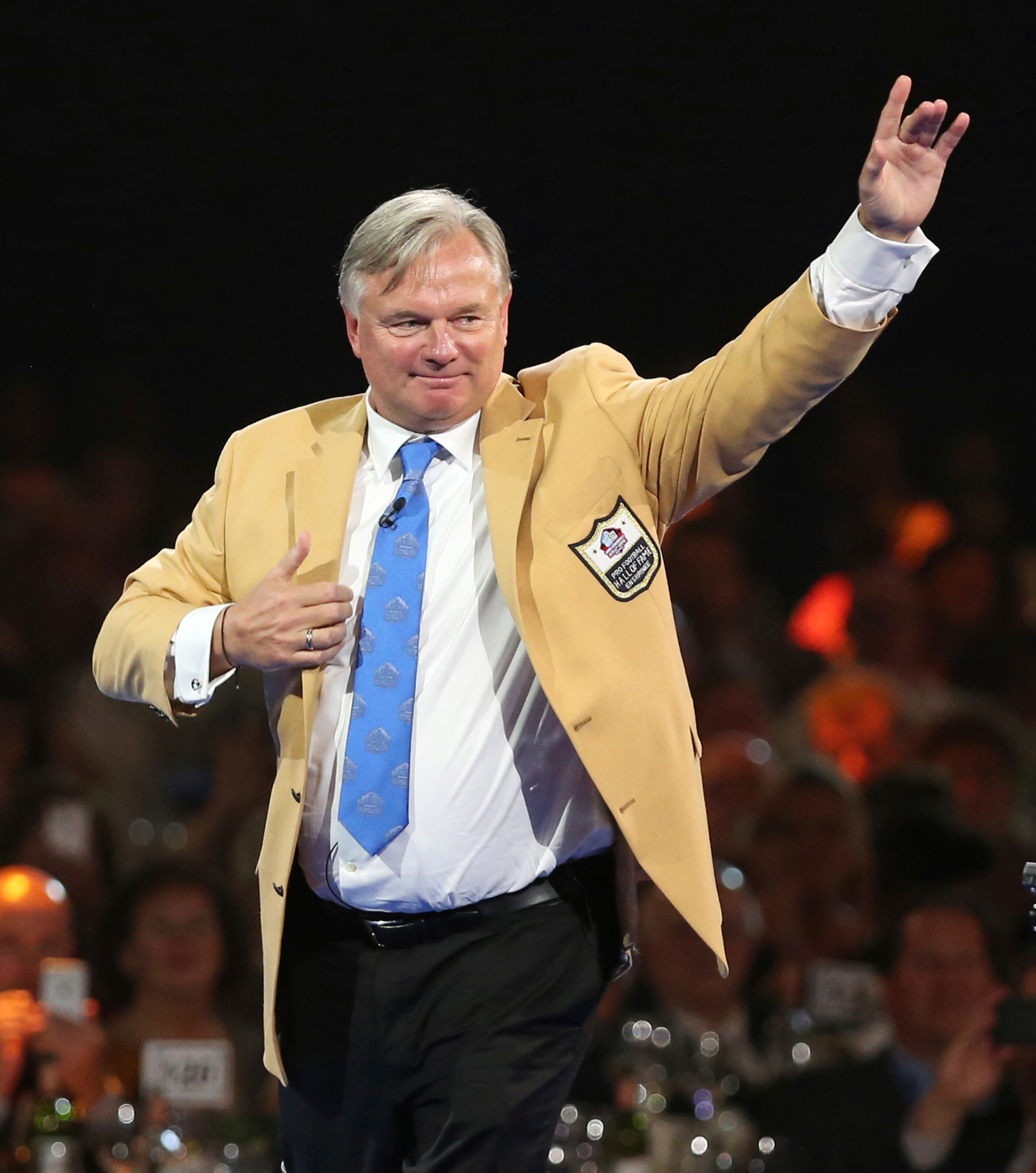 Morten Andersen waves to the crowd after receiving his gold jacket during the Pro Football Hall of Fame dinner at Canton Memorial Civic Center in Canton, Ohio, Friday, Aug. 4, 2017. (Scott Heckel/The Canton Repository via AP)