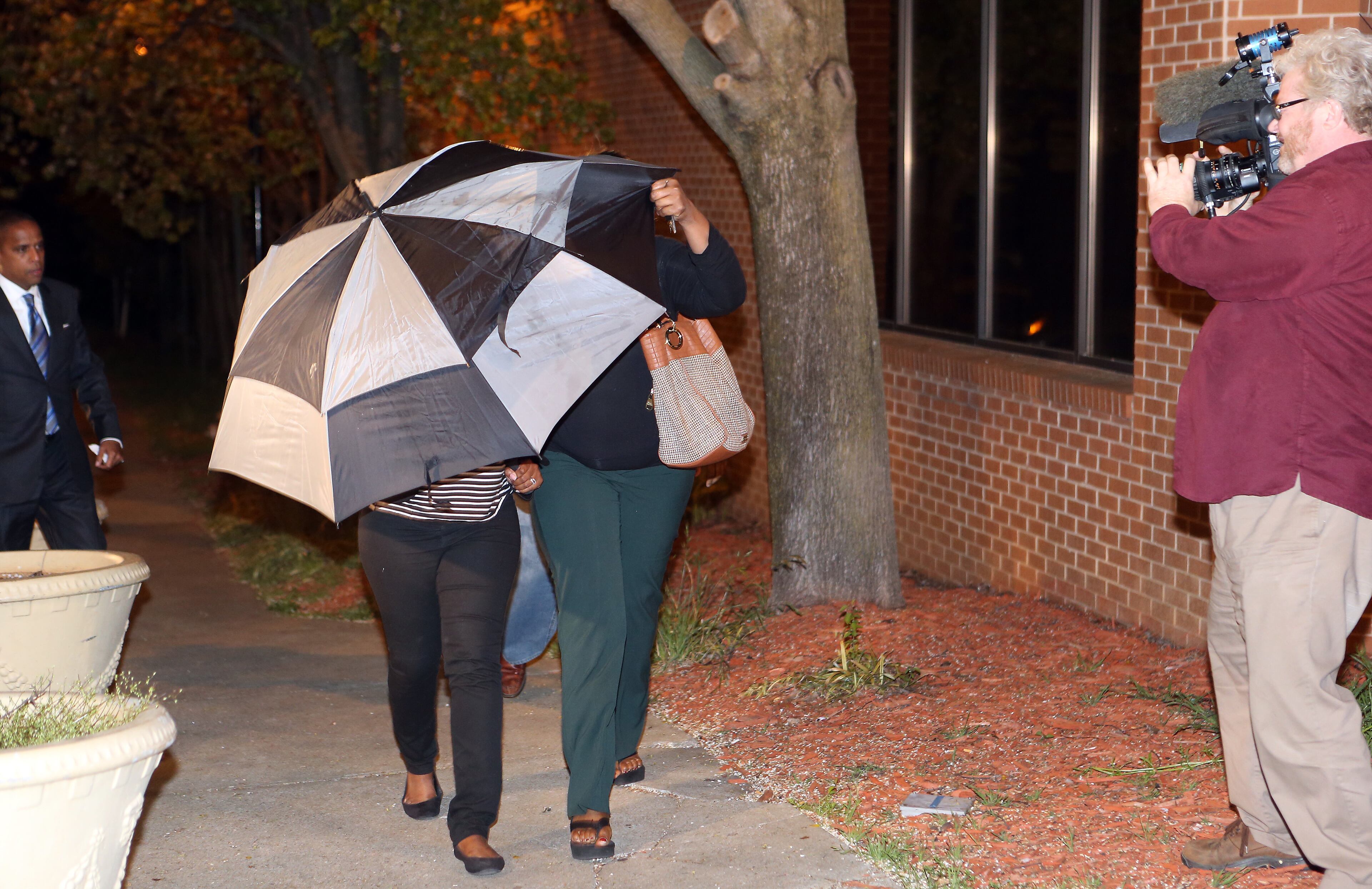 A woman believed to be Shayla Smith heads to the Fulton County Jail on Tuesday, April 2, 2013 to turn herself in.