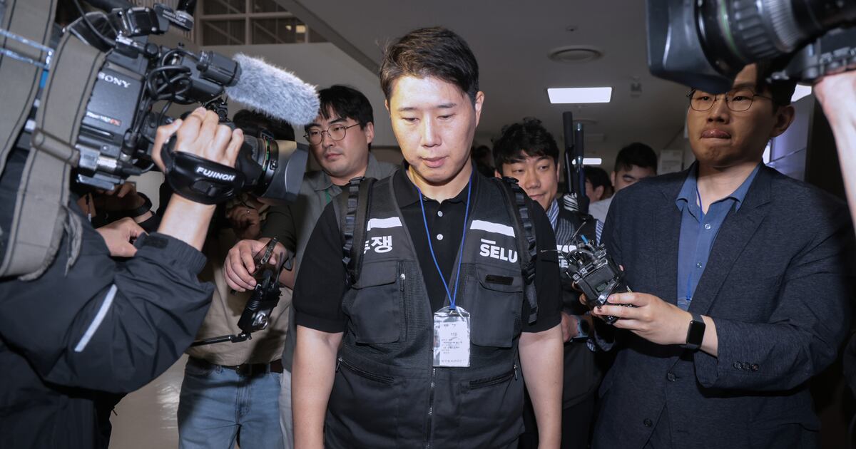 Samsung's union puts off strike after reaching last-minute wage deal with management