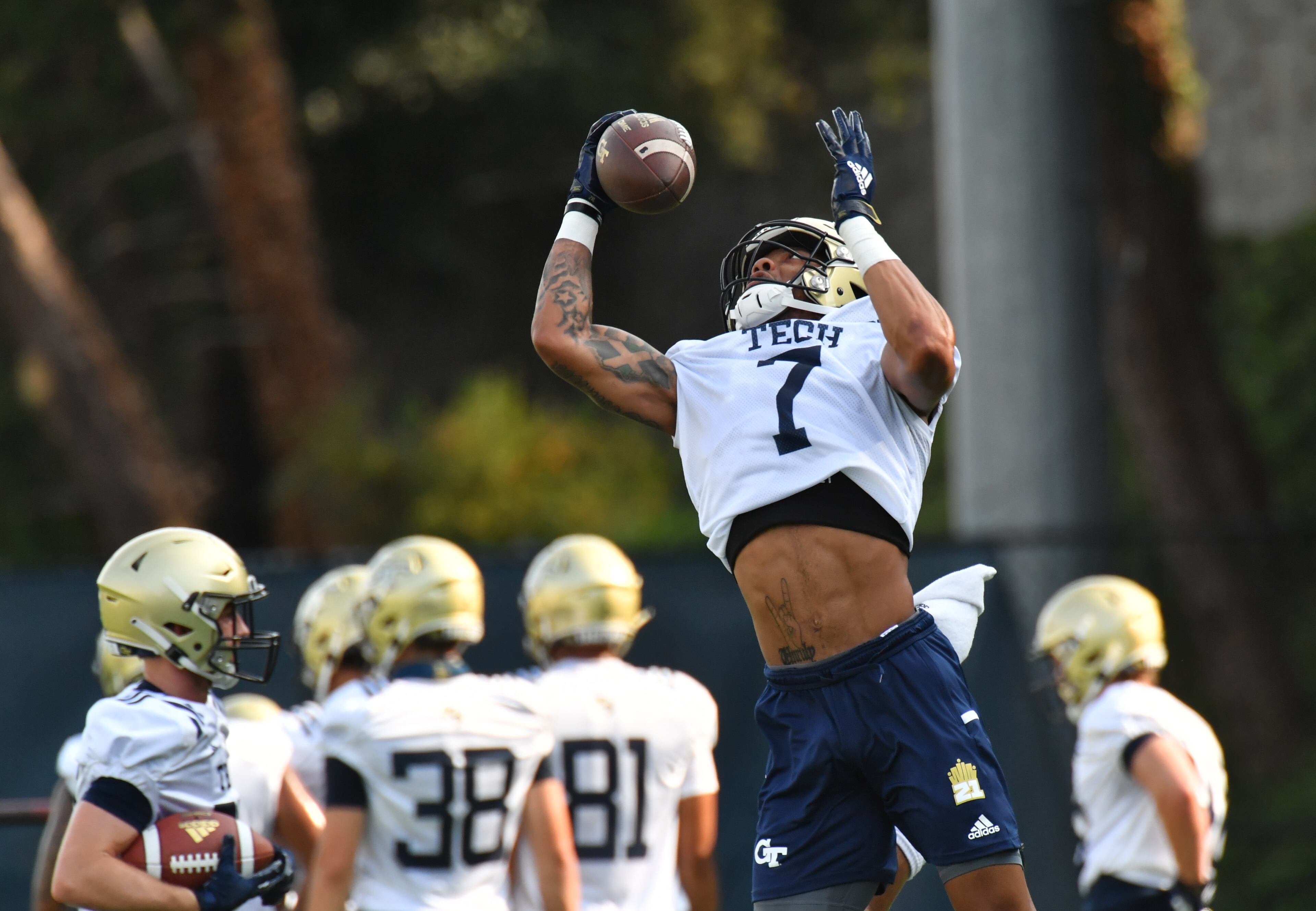Georgia Tech's wide receiver Malachi Carter (7) makes a one-hand catch during a football practice at Rose Bowl Field on Georgia Tech Campus in Atlanta on Friday, August 6, 2021. (Hyosub Shin / Hyosub.Shin@ajc.com)