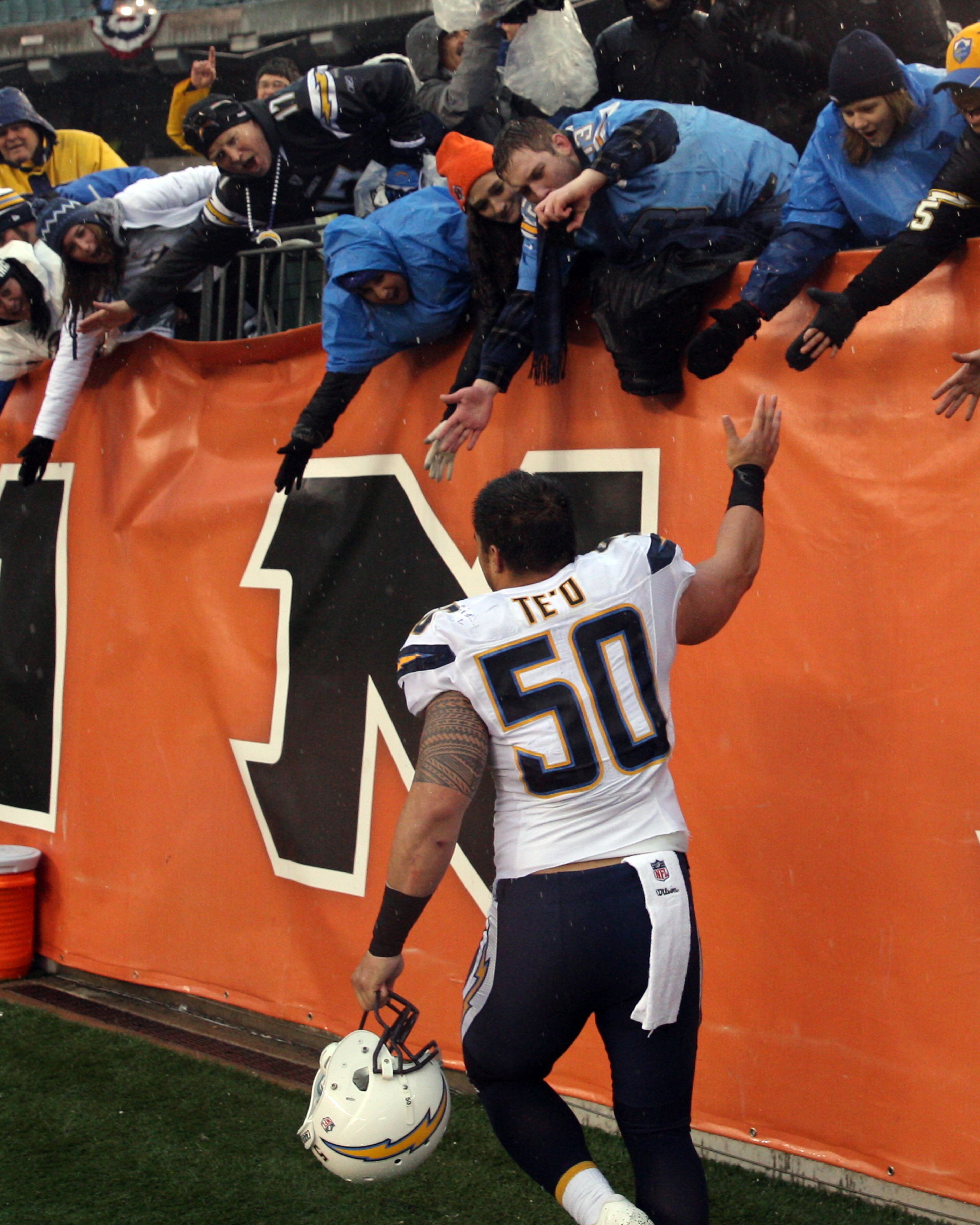 San Diego Chargers inside linebacker Manti Te'o (50) celebrates with fans after beating the Cincinnati Bengals in the AFC wild card playoff football game at Paul Brown Stadium. San Diego won 27-10.