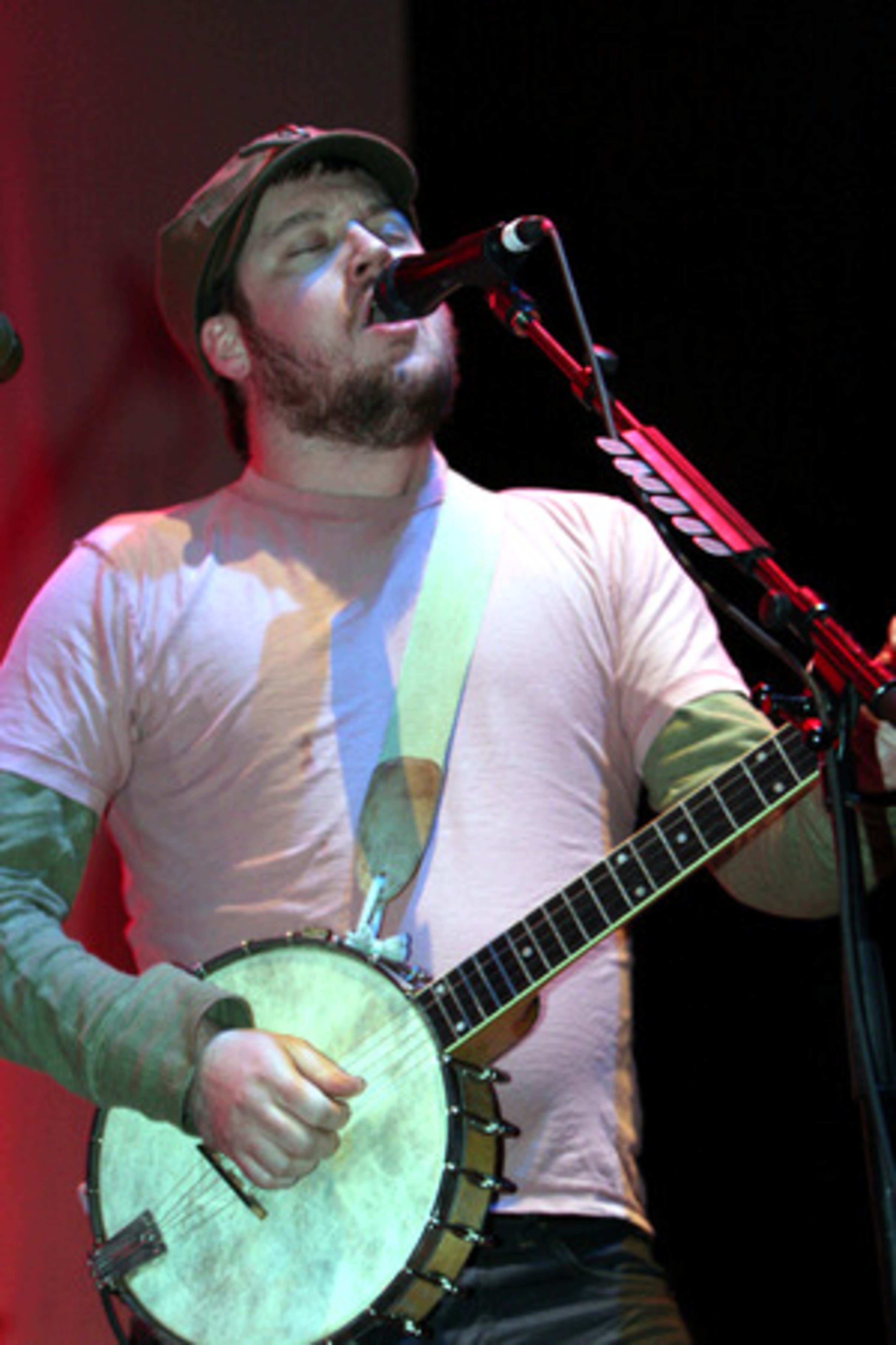 Modest Mouse was formed in 1993 by vocalist/guitarist Isaac Brock (right), bassist Eric Judy, guitarist Dann Gallucci and drummer Jeremiah Green.