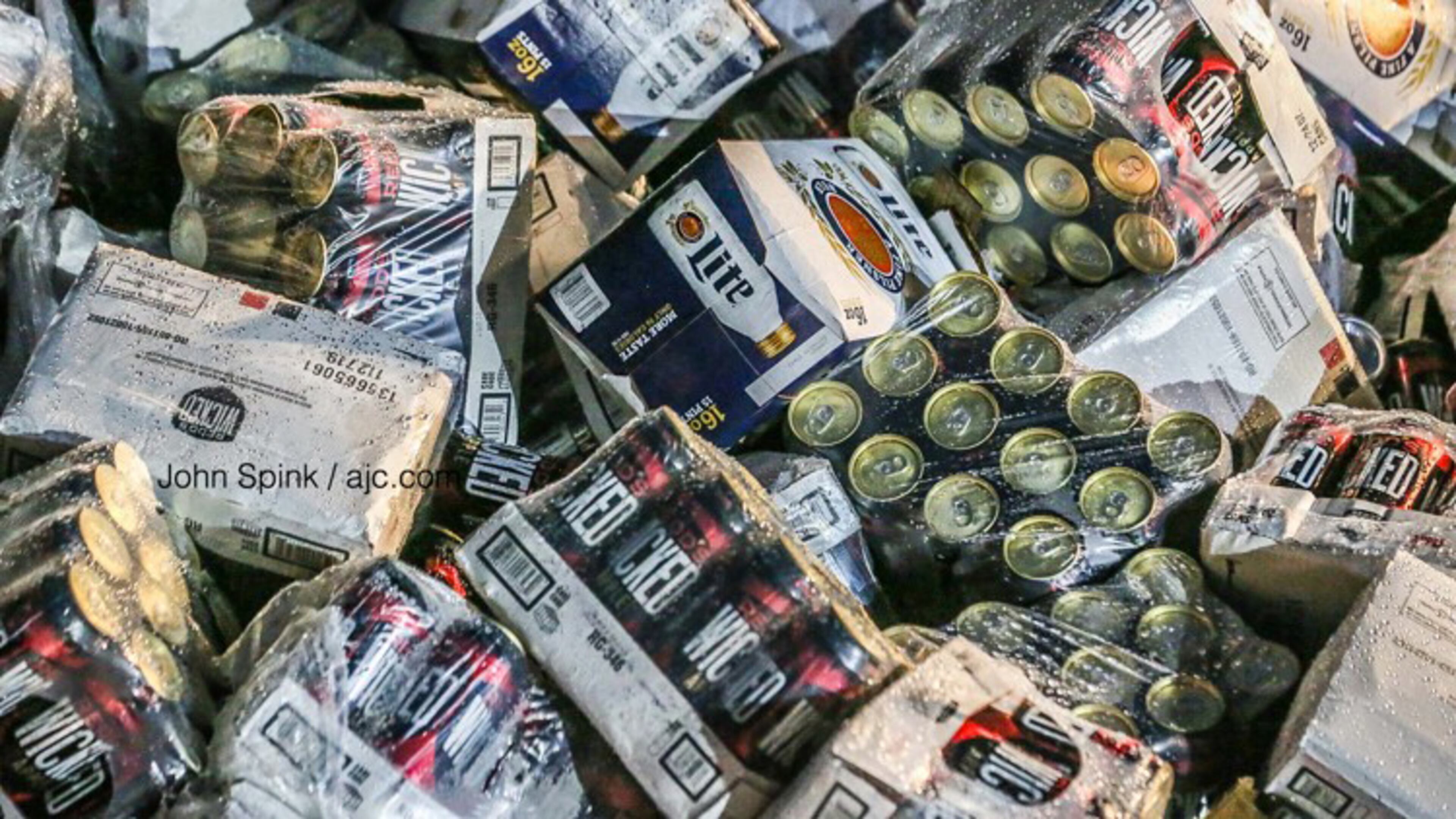 Responding to the COVID-19 crisis and its impact on dining out, Canton and Cherokee County announced temporary permission for restaurants to sell beer and wine to go. AJC FILE / JOHN SPINK