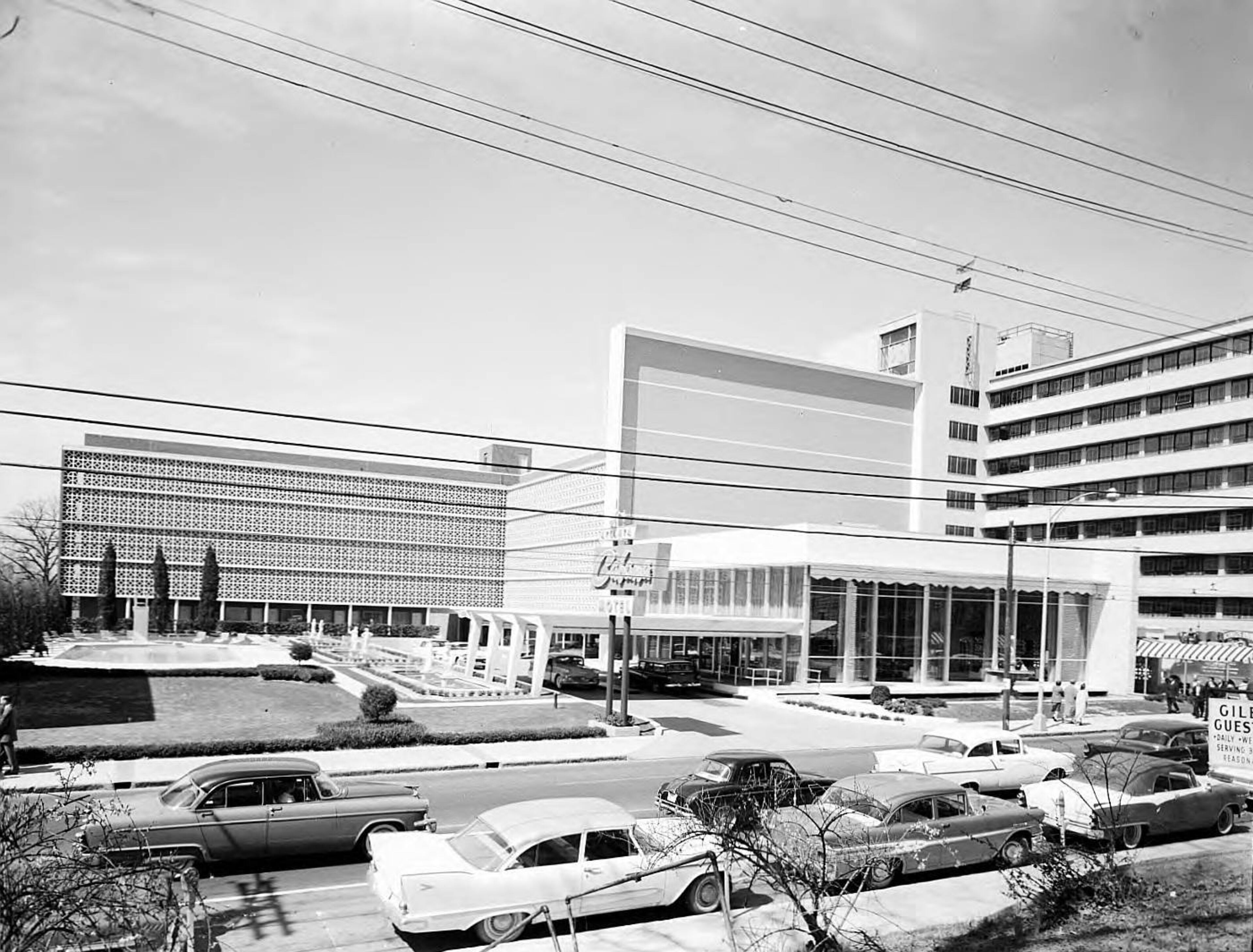 The Atlanta Cabana Motel at Peachtree and Seventh streets in March 1959. N06-087_a, Tracy O'Neal Photographic Collection, 1923-1975, Photographic Collection. Special Collections and Archives, Georgia State University Library.
