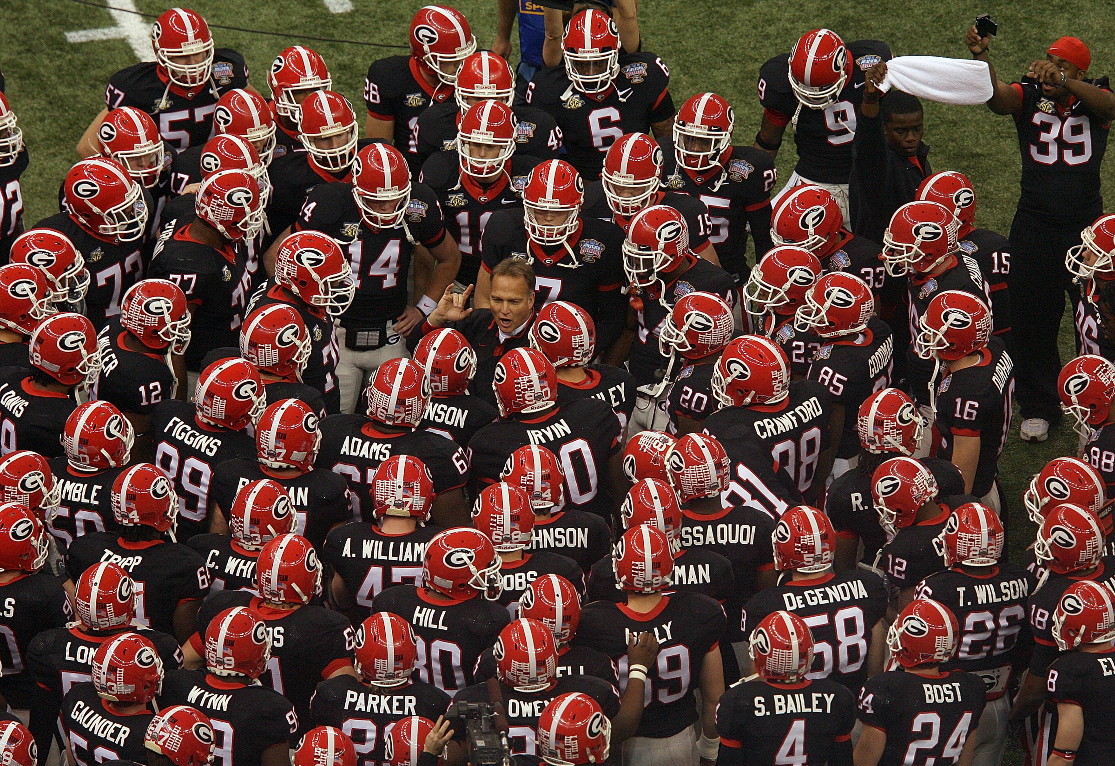 Georgia head coach Mark Richt gets his team together for final instructions before the Sugar Bowl game against Hawaii on Jan. 1, 2008. Kirby Smart has replaced Richt as the Bulldogs coach. POUYA DIANAT / Staff
