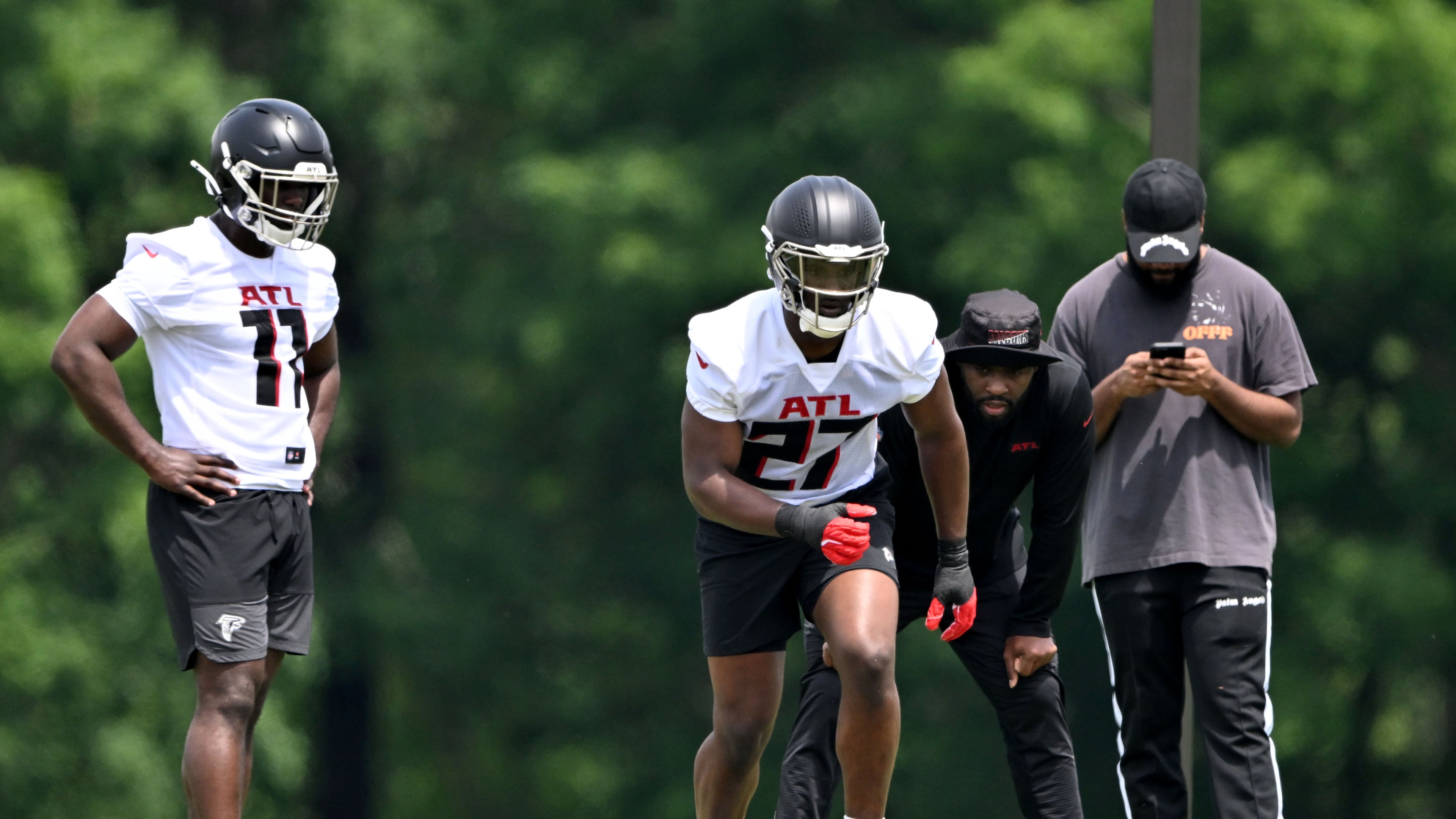 Atlanta Falcons edge rushers Jalon Walker (left) and James Pearce Jr. (center) run a drill during the Atlanta Falcons Rookie Minicamp at the Atlanta Falcons Training Camp, Friday, May 9, 2025, in Flowery Branch. (Hyosub Shin/AJC)