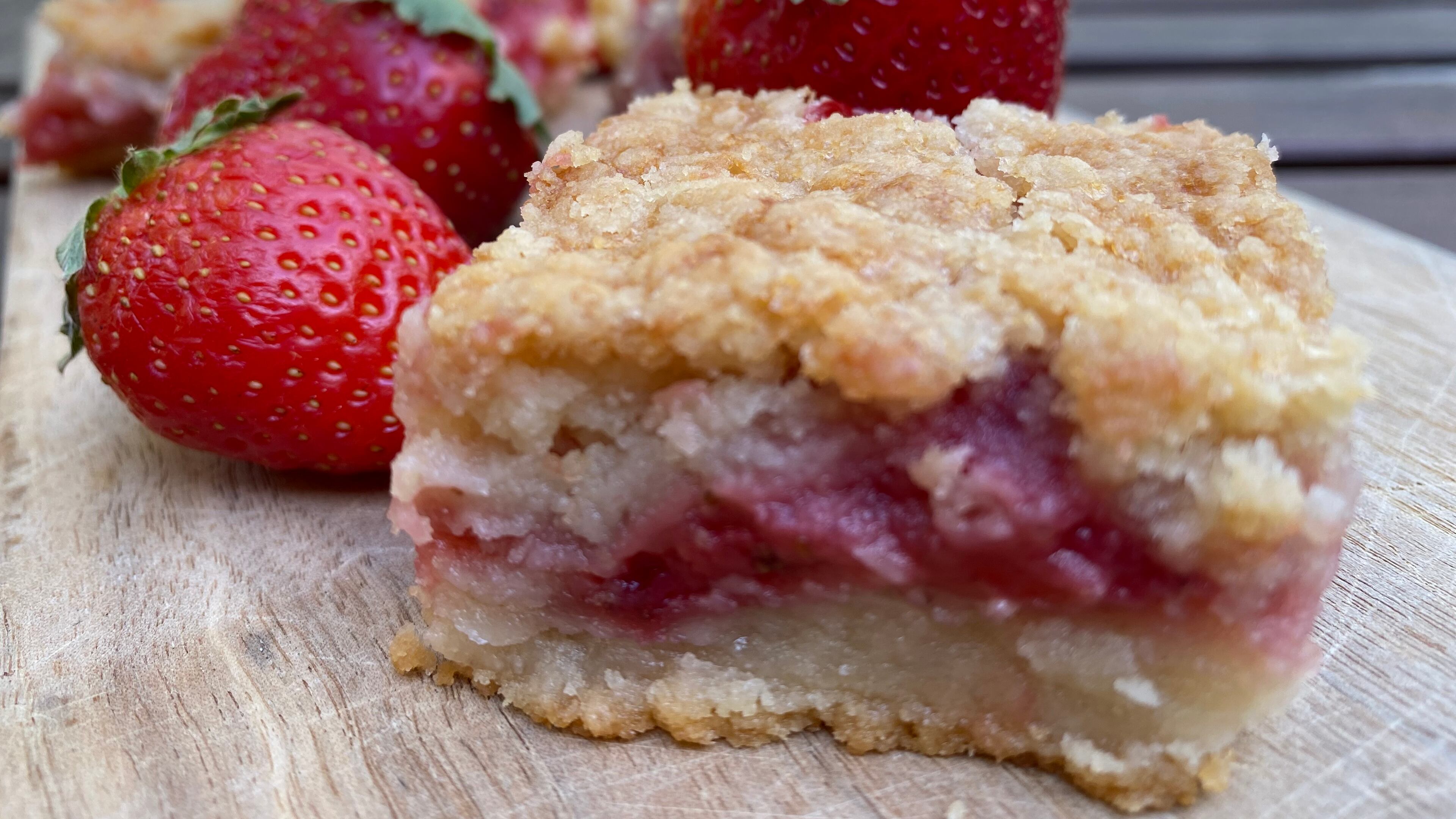 Fresh Strawberry Bars adapted from "Toaster Oven Takeover" by Roxanne Wyss and Kathy Moore (Simon & Schuster, 2021). (Ligaya Figueras / ligaya.figueras@ajc.com)