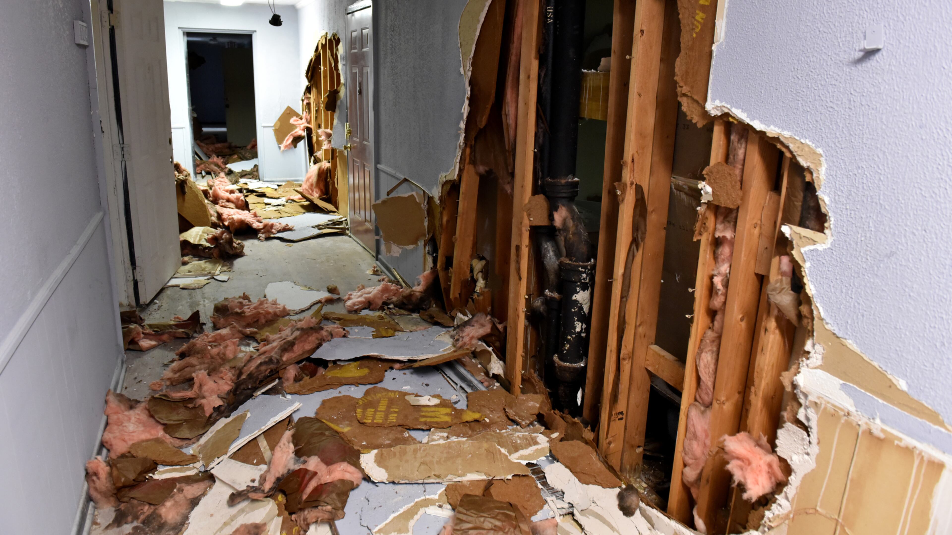 September 7, 2016 Decatur, GA: Creekside Forest Apartment Homes in Decatur has fallen into disrepair. The few residents who remain are living rent free but with no maintenance services or support. The leasing office has been closed for several months, mail is no longer delivered, windows are broken, and litter covers the ground. BRANT SANDERLIN/BSANDERLIN@AJC.COM