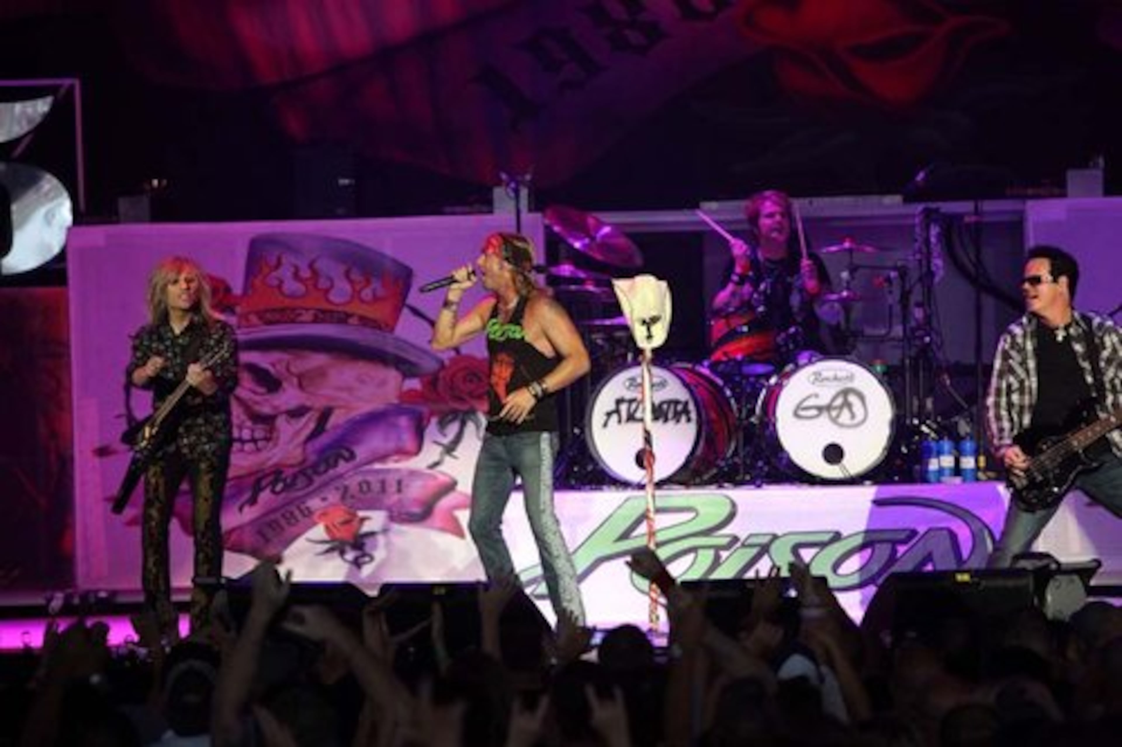 Bret Michaels and Poision performing "Ride The Wind".