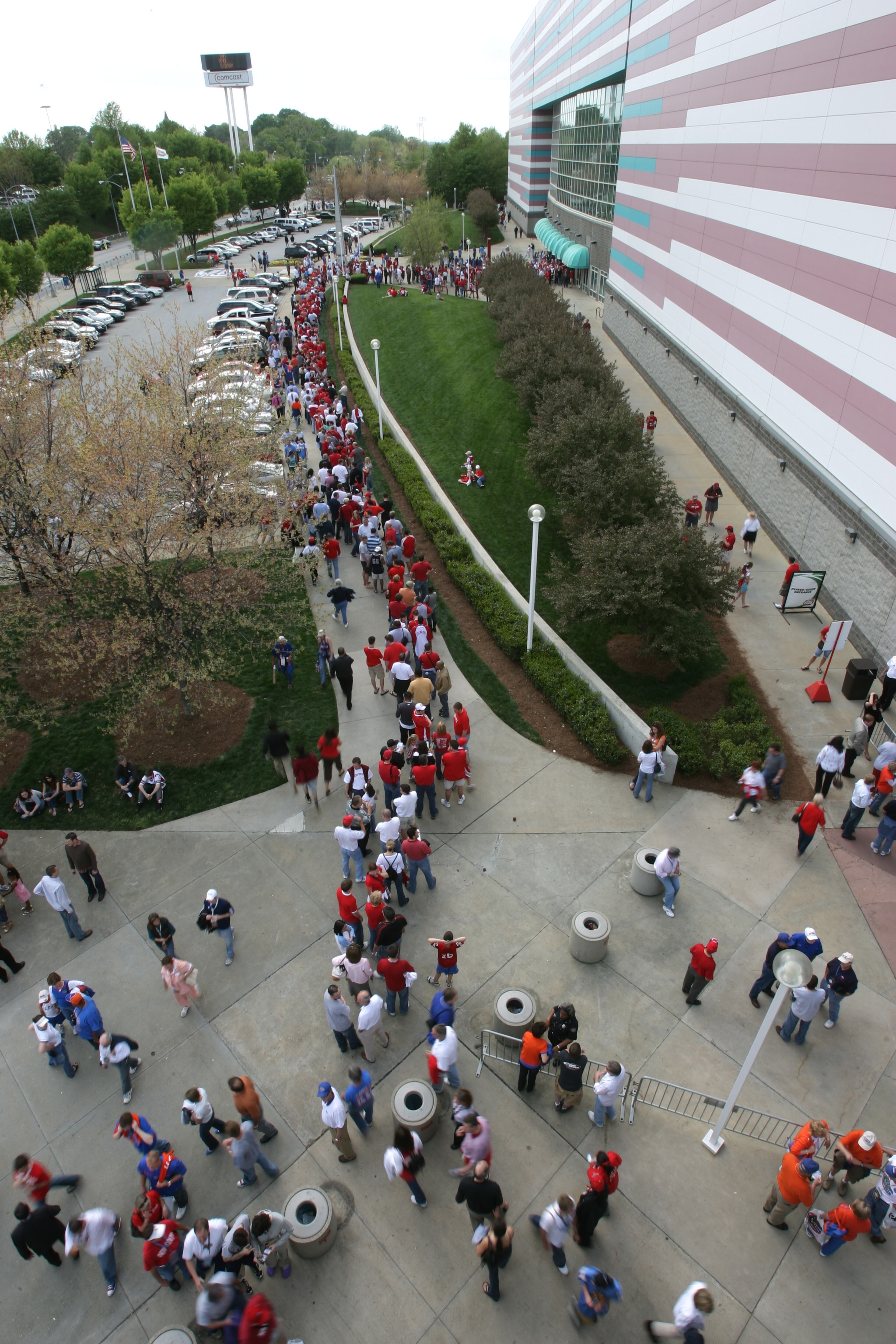 Fans prepare to enter the Georgia Dome Saturday March 31, 2007 before game one of the Final Four semi-final game between Ohio State and Georgetown at the Georgia Dome.