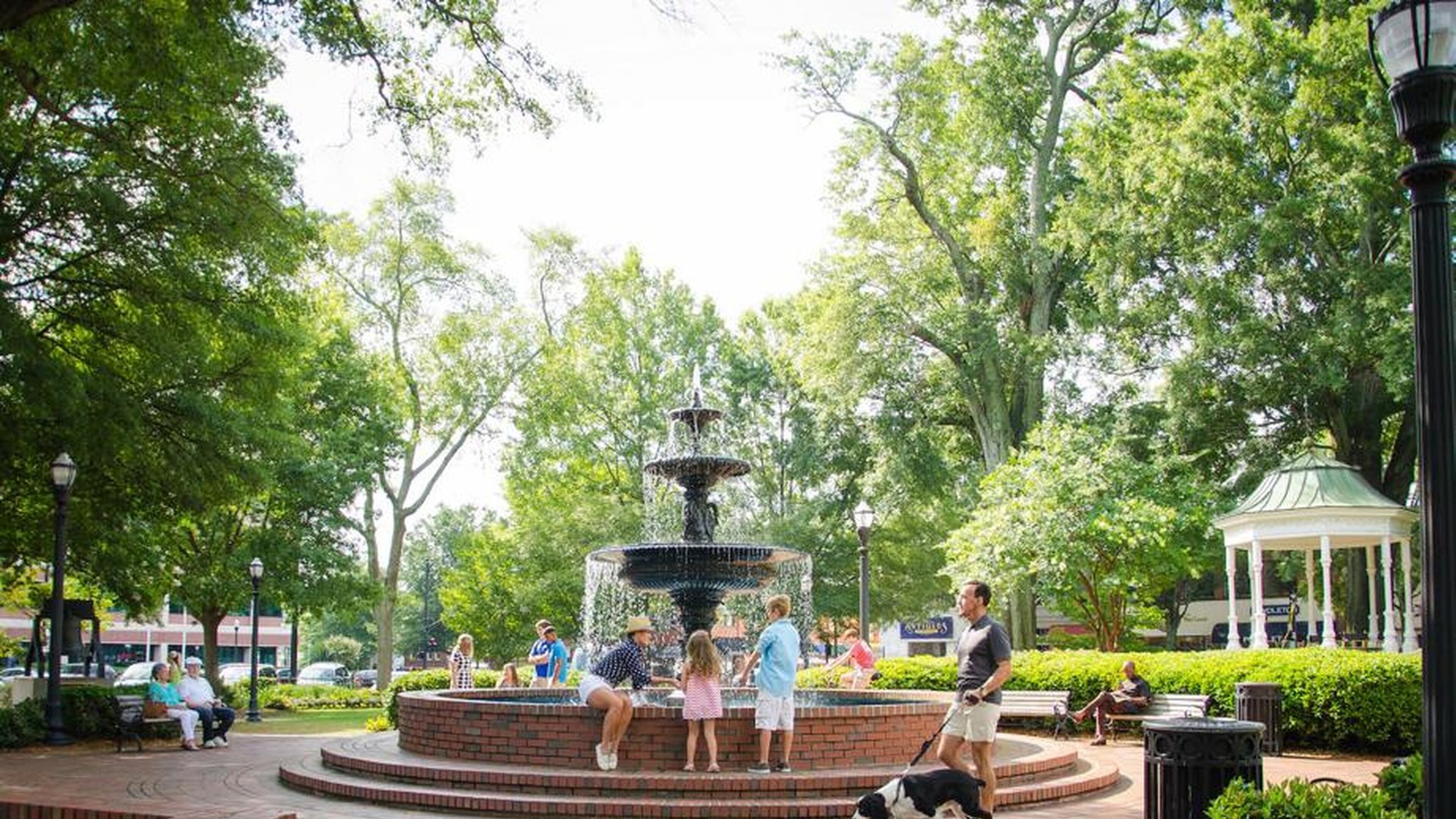 The iconic fountain in Marietta Square. (Photo by Marietta Visitors Bureau)