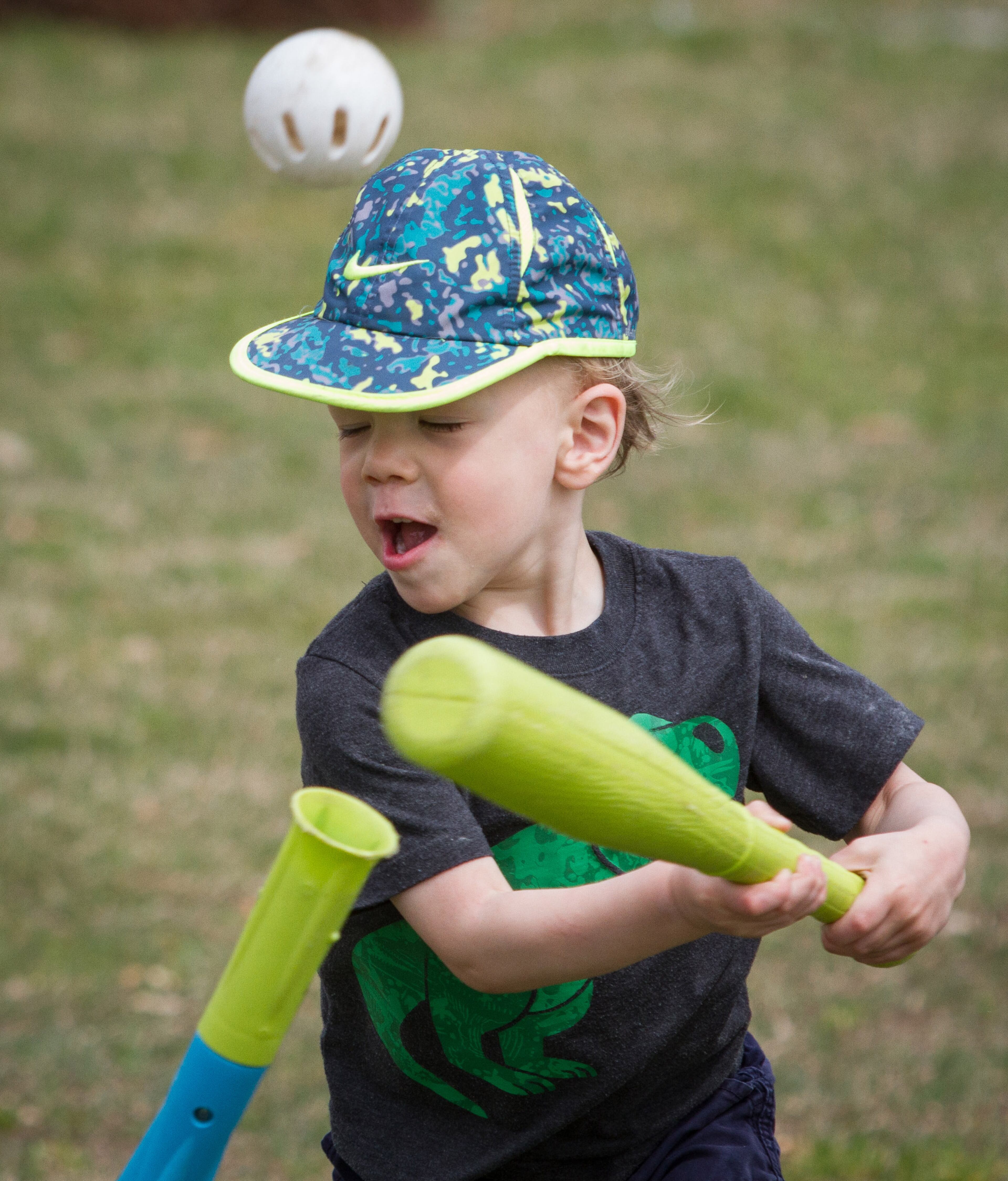 Clark Kitchens, 2, hits a ball off a tee during the 82nd Annual Atlanta Dogwood Festival in Piedmont Park Saturday, April 14, 2018. STEVE SCHAEFER / SPECIAL TO THE AJC