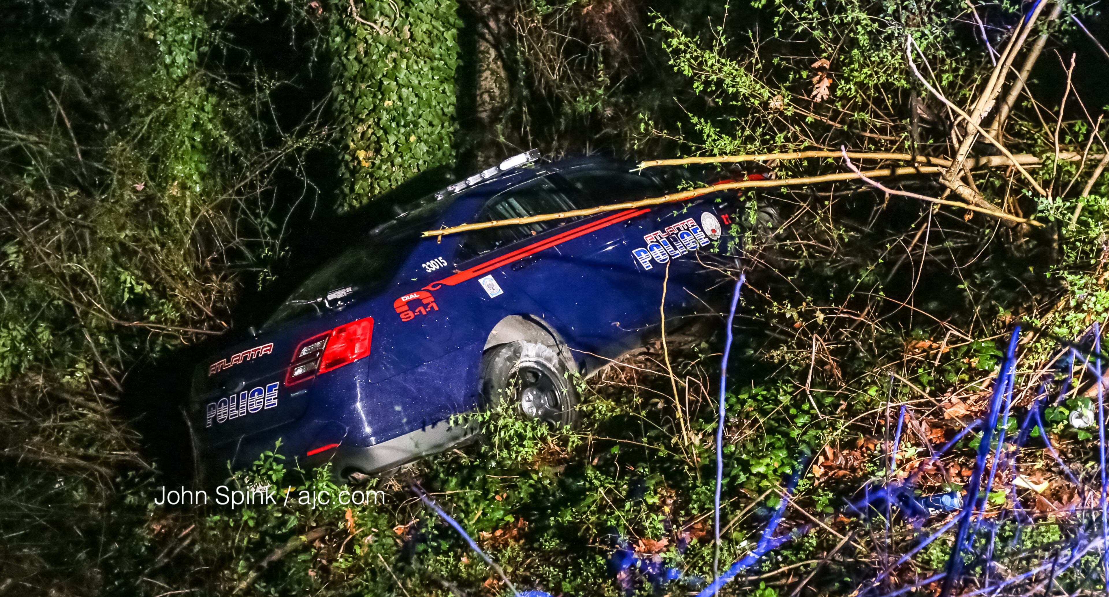 An Atlanta police officer crashed into a pole and knocked out power to more than 1,000 people early Wednesday. JOHN SPINK / JSPINK@AJC.COM
