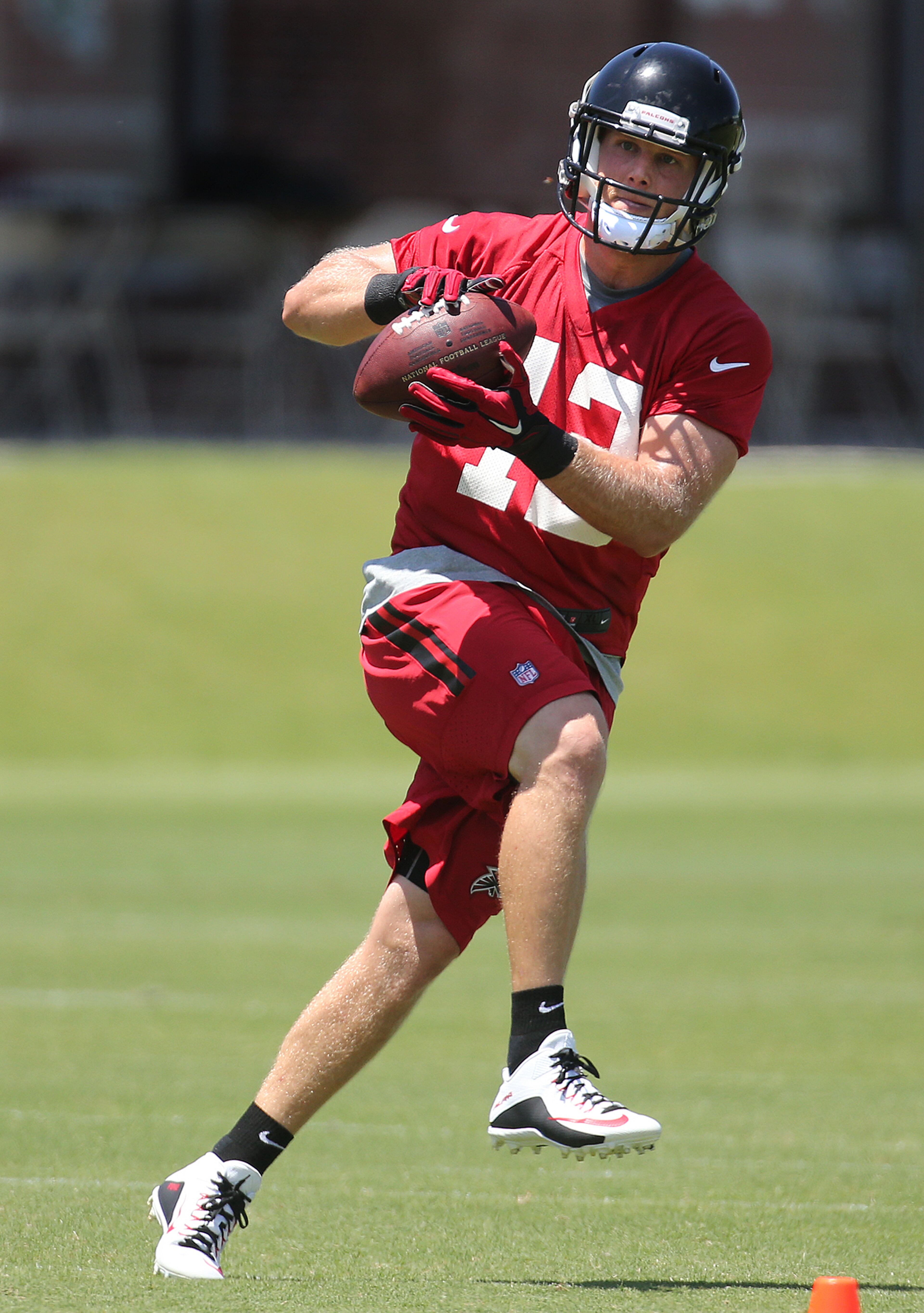 Falcons fullback Patrick DiMarco catches a pass during an OTA day on Tuesday, June 7, 2016, in Flowery Branch. Curtis Compton / ccompton@ajc.com