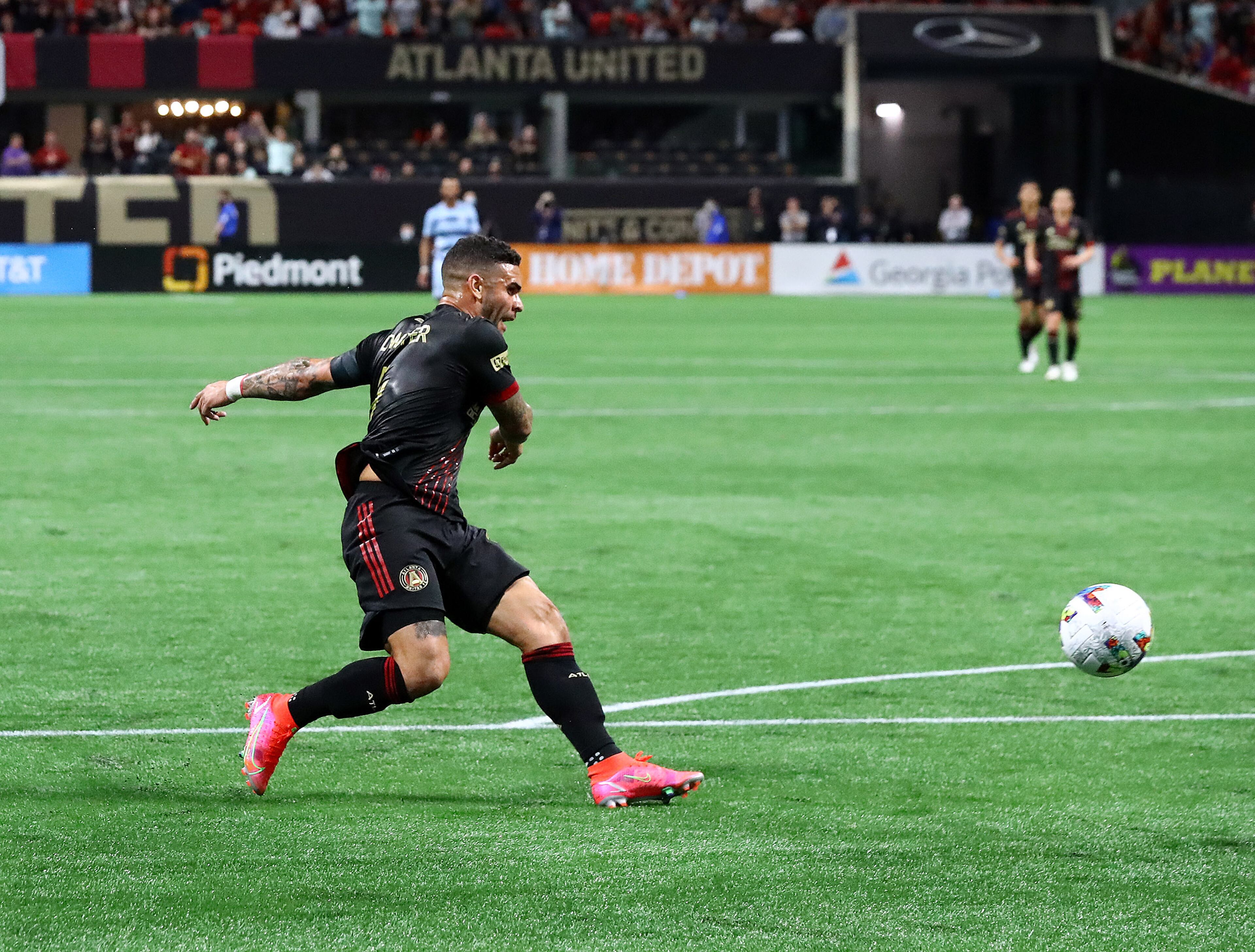 022722 : Atlanta United's Dom Dwyer scores a goal for a 2-0 lead over Sporting KC in an MLS soccer match on Sunday, Feb. 27, 2022, in Atlanta. “Curtis Compton / Curtis.Compton@ajc.com”`