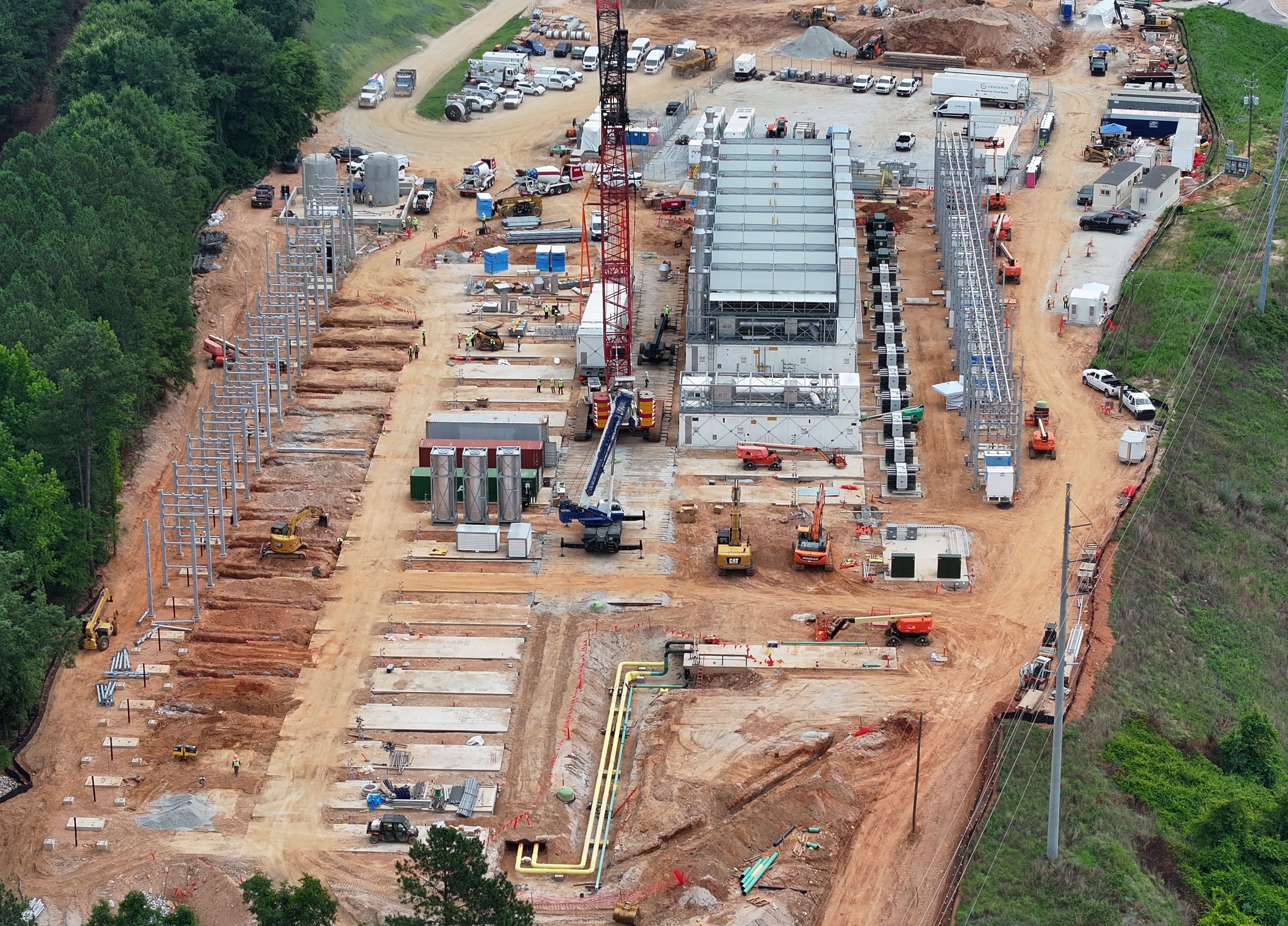 An aerial view of off-grid generators being installed at a data center in Covington on Thursday, June 25, 2026. (Hyosub Shin/AJC)